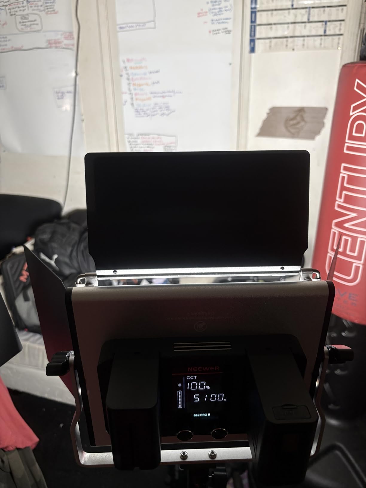 NEEWER Upgraded 660 PRO II RGB LED Video Light w App Control Tripod Stand customer photo 1