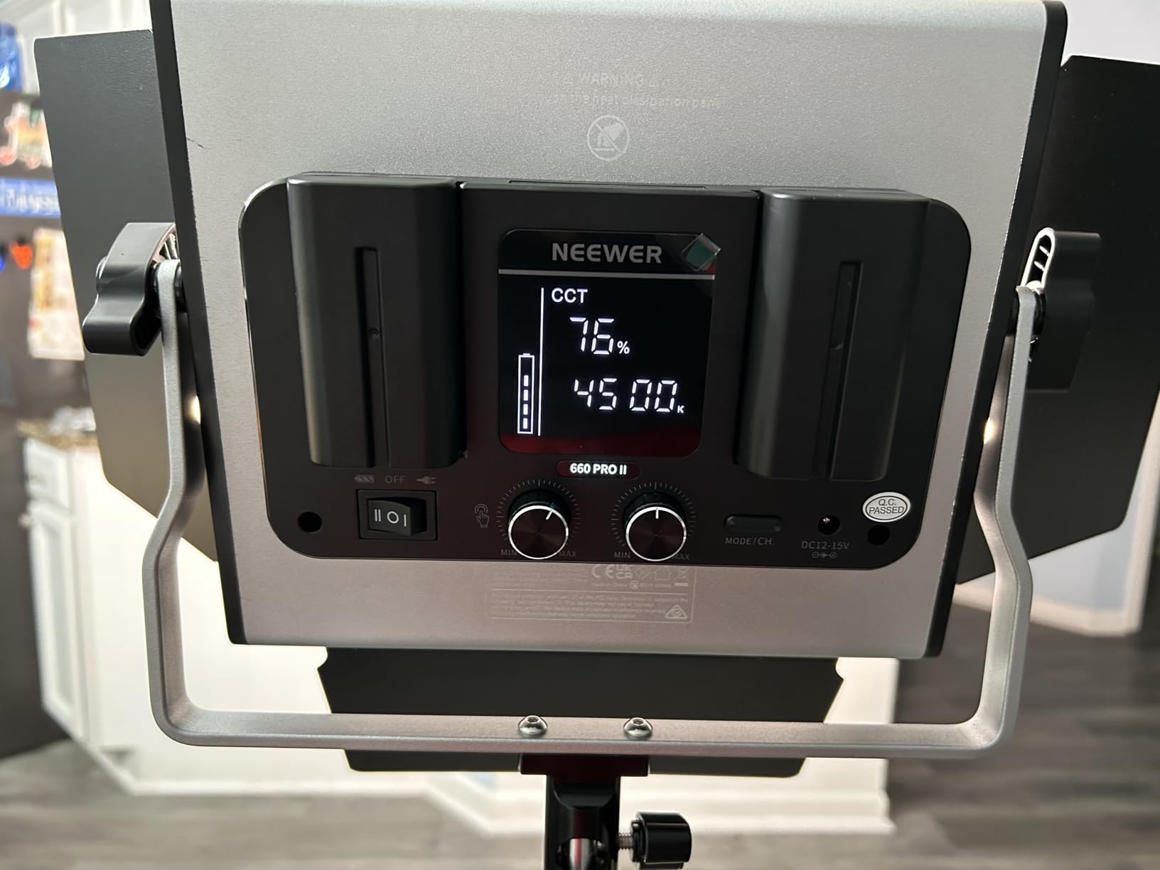 NEEWER Upgraded 660 PRO II RGB LED Video Light w App Control Tripod Stand customer photo 2