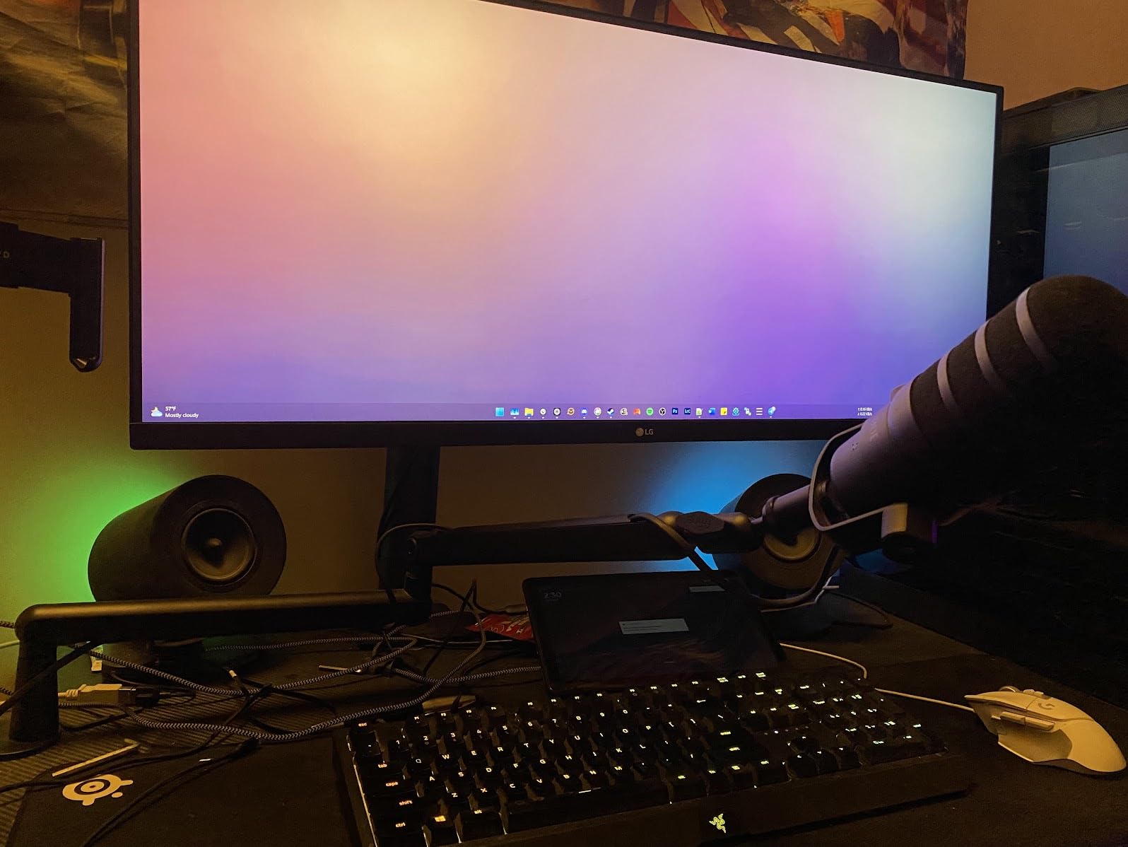 RØDE PodMic USB Dynamic Broadcast Microphone, XLR + USB-C customer photo 2