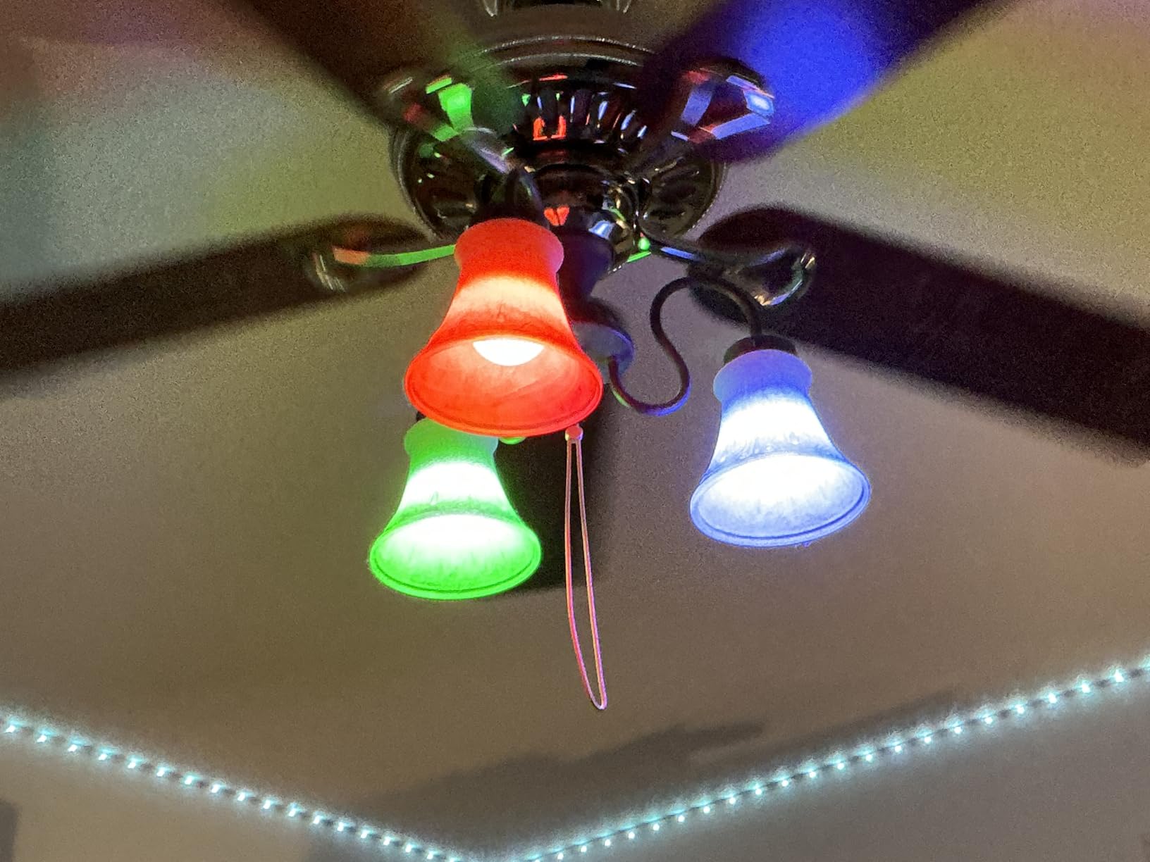 OREiN Matter Smart Light Bulb, A19 RGBTW Color Changing Light Bulbs, 4 Pack customer photo 2