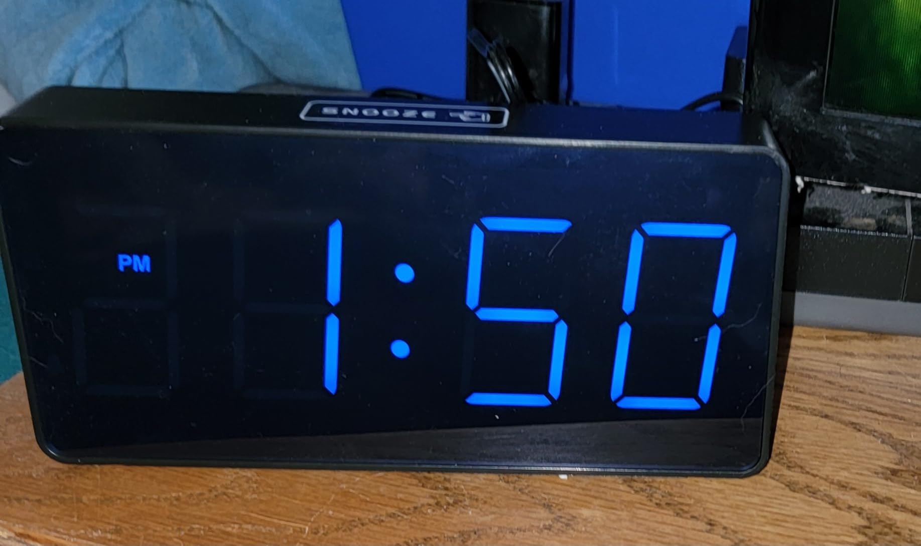 Peakeep Digital Alarm Clock for Bedroom Bedside, Large Display, USB Charger | Electric Clock Battery Backup, Big LED Numbers 5 Dimmers Seniors Friendly, Loud Volume Adjustable, Easy Set customer photo 1