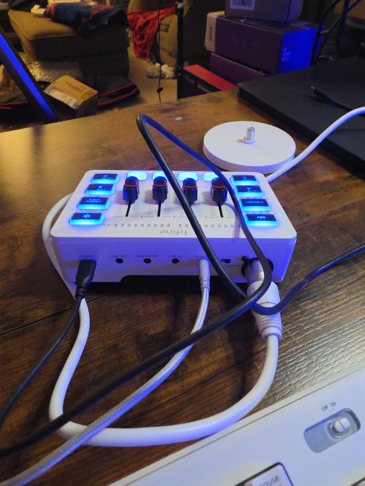 FIFINE Ampligame SC3 Gaming Audio Mixer with Indi-Fader and Volume Control customer photo 1