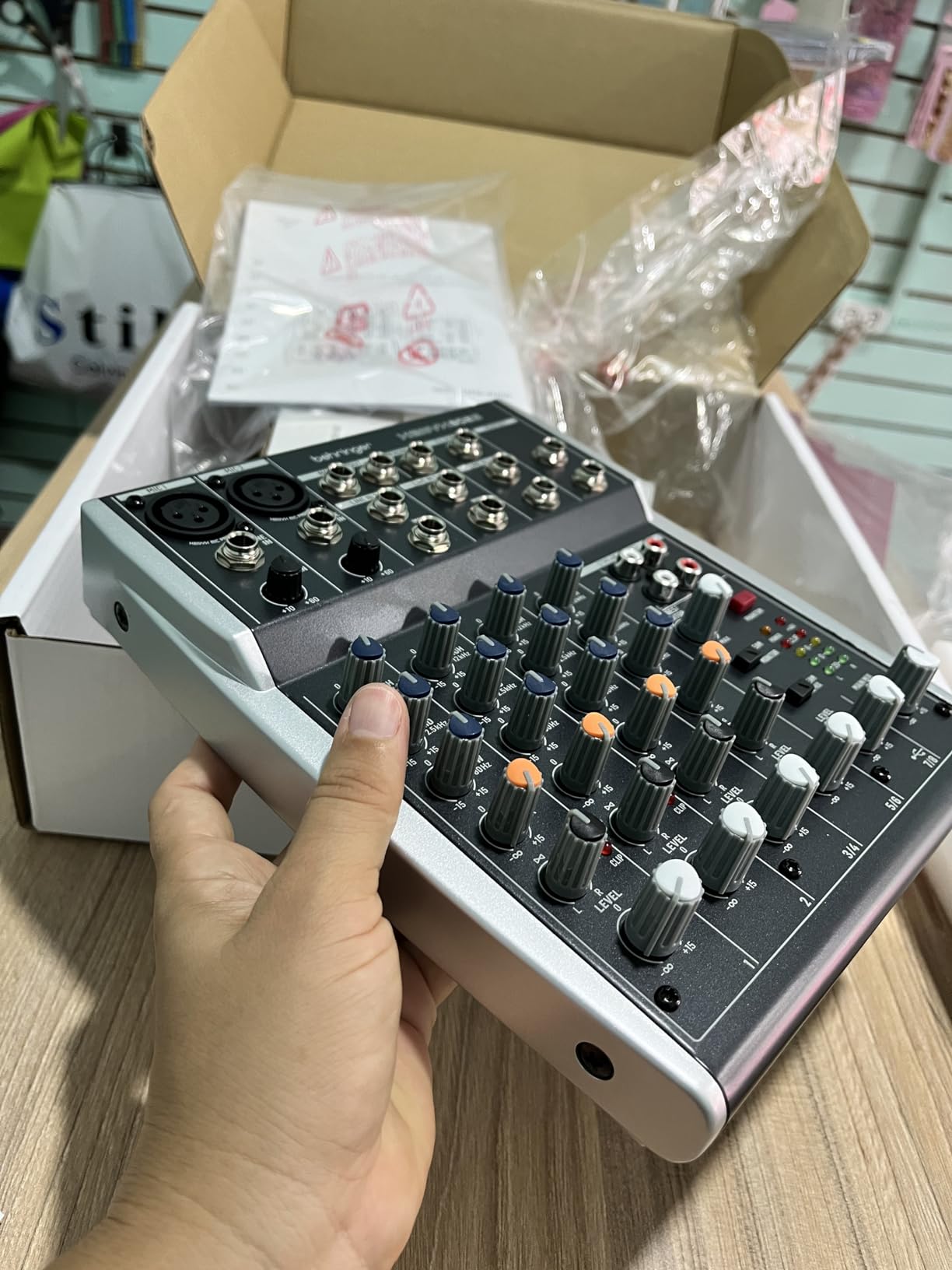 Behringer XENYX 802S Premium Analog 8-Input Mixer with USB Streaming Interface customer photo 1