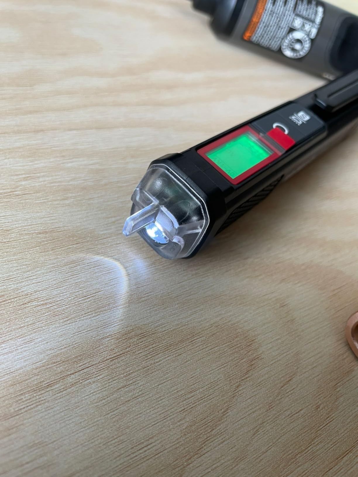 KAIWEETS Voltage Tester/Non-Contact Voltage Tester with Signal Percentage, Dual Range AC 12V/70V-1000V, Live/Null Wire Tester, Electrical Tester with LCD Display, Buzzer Alarm, Wire Breakpoint Finder customer photo 1