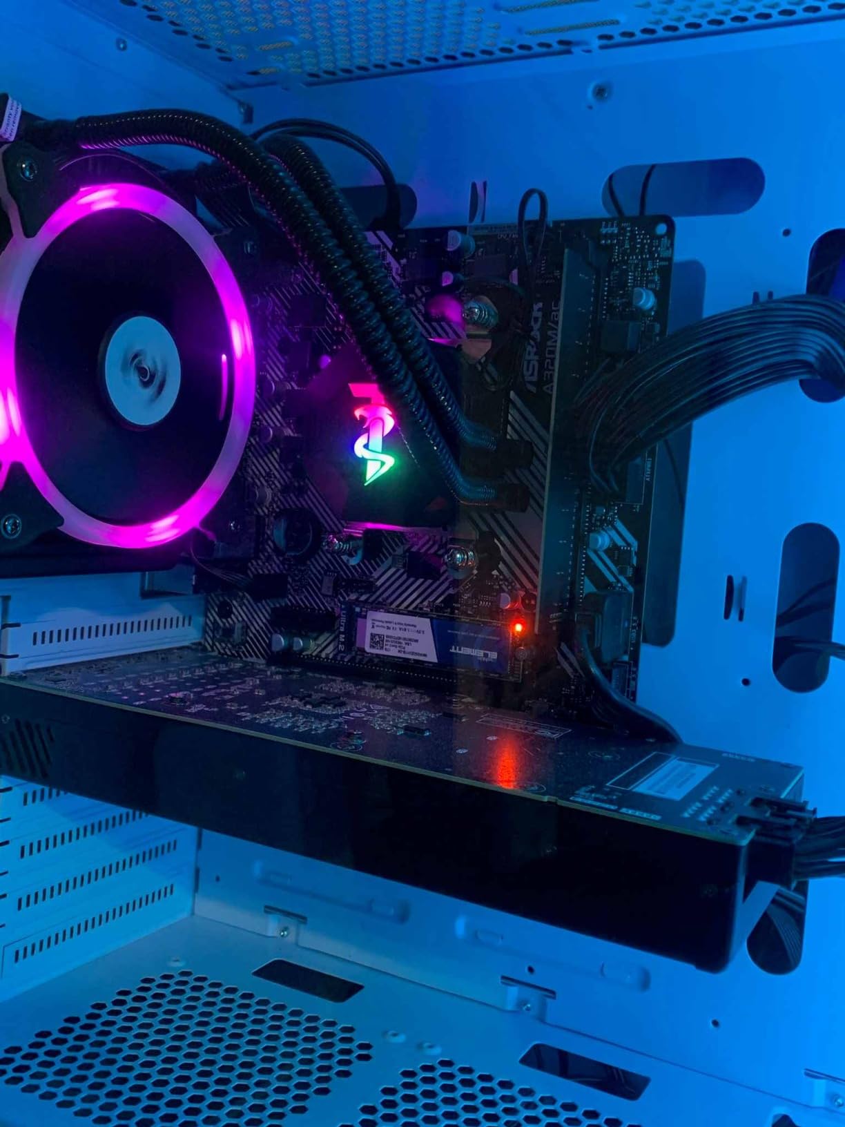 VIPRTECH Ghost 3.0 Gaming PC, Ryzen 7, RTX 4060 8GB, 16GB/1TB Arctic White customer photo 1