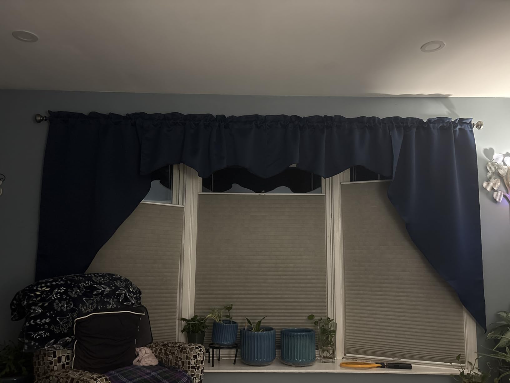 NICETOWN Scalloped Window Valance for Bedroom, Blackout Valance Curtains for Living Room, Kitchen Curtains Valances for Small Window (52x18 Inch, Sage Green, 4 Panles) customer photo 1