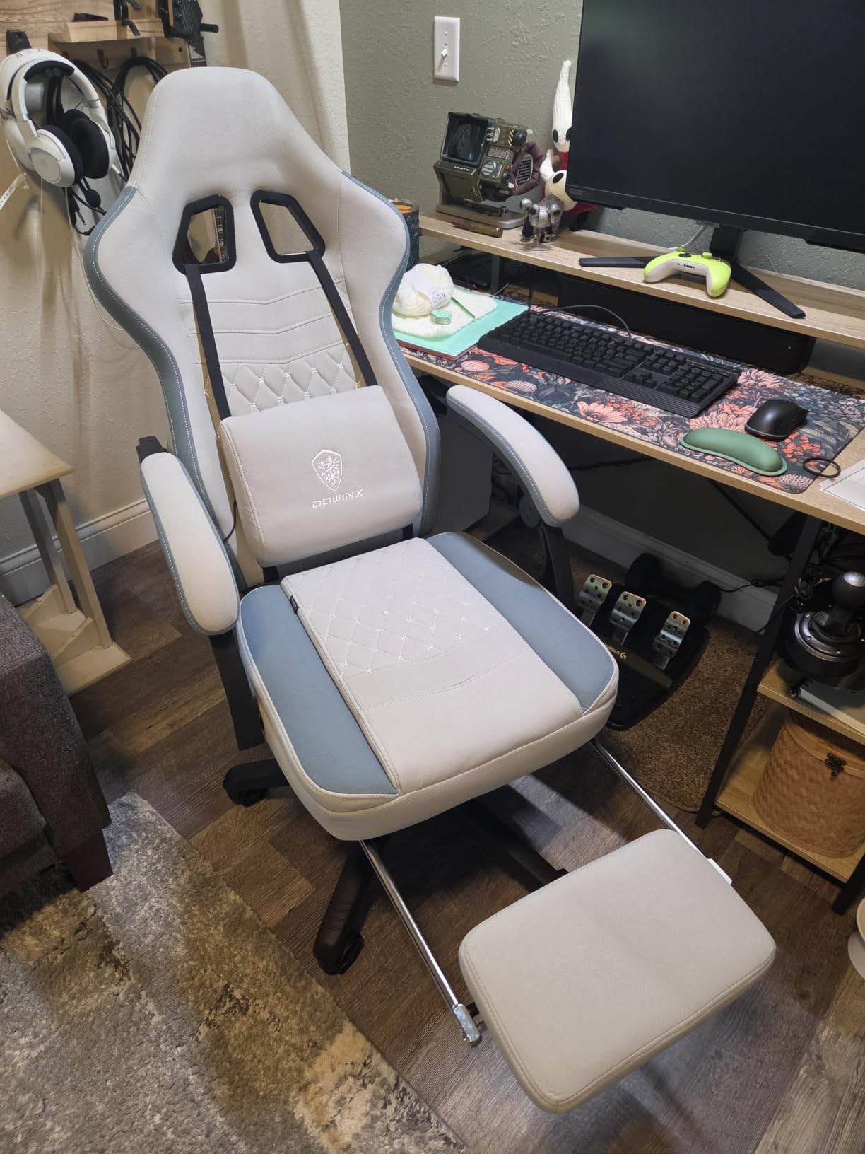 Dowinx Gaming Chair Breathable Fabric Game Chair with Gel Pad and Storage Bag, Comfortable Gamer Chair with Pocket Spring Cushion, Ergonomic Computer Chair with Footrest, Black customer photo 1