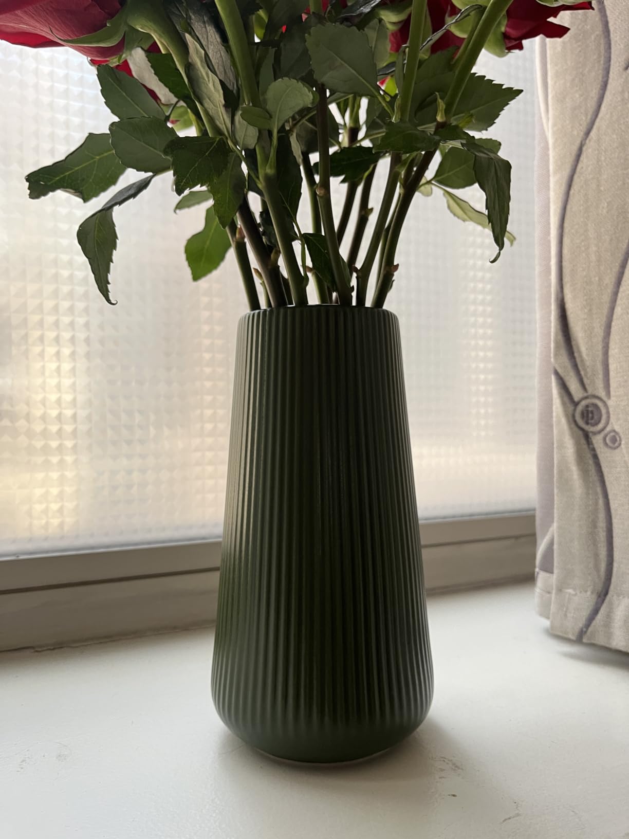 White Ceramic Vase, GUKJOB Small Cute Flower Vase for Pampas Grass, Home, Living Room, Dining Table, Farmhouse, Office Decor, Bedroom, Table, and Kitchen Shelf (White) customer photo 2