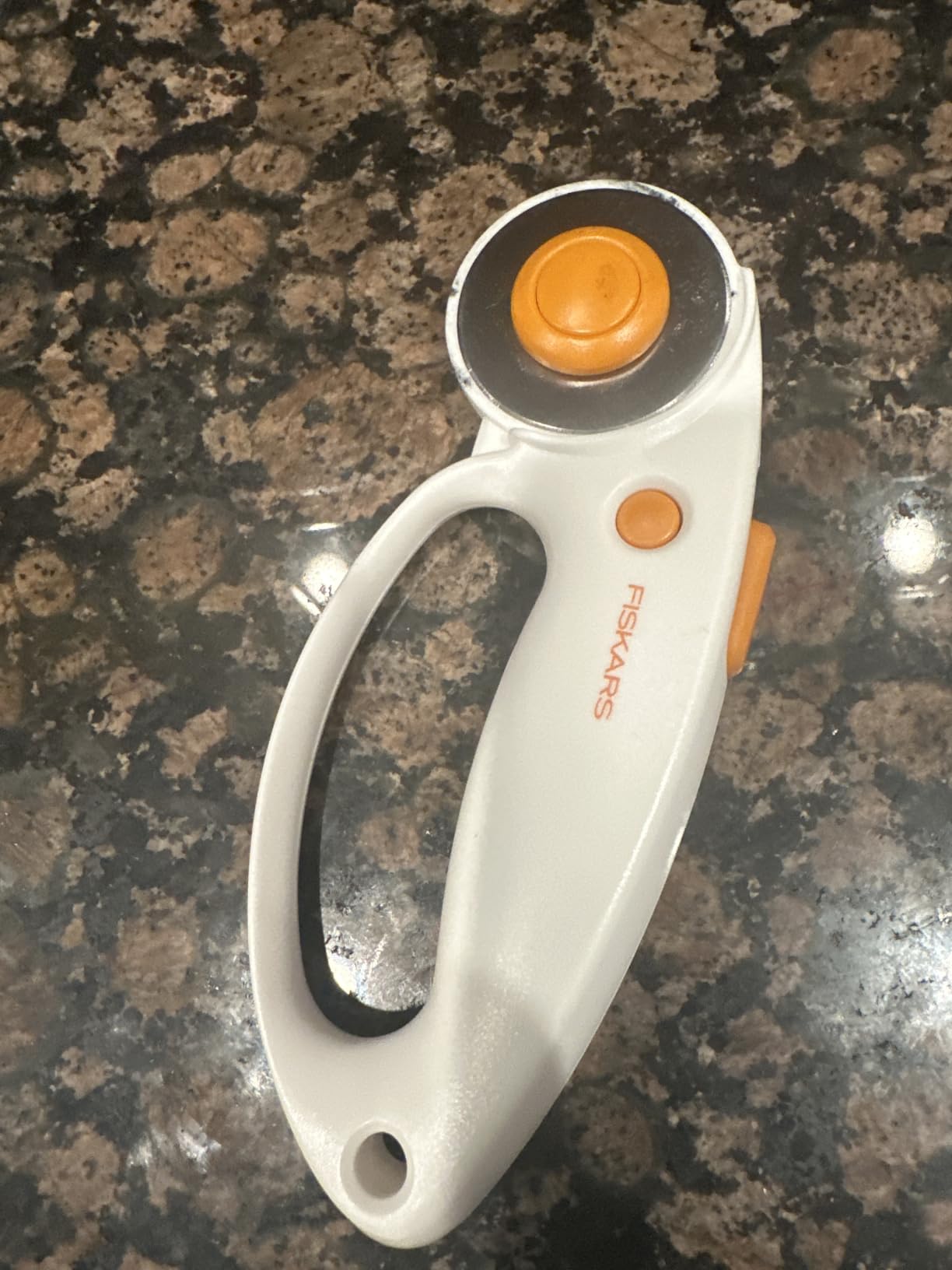 Fiskars 45mm Loop Rotary Cutter for Fabric, Arts, Crafts, Sewing customer photo 1