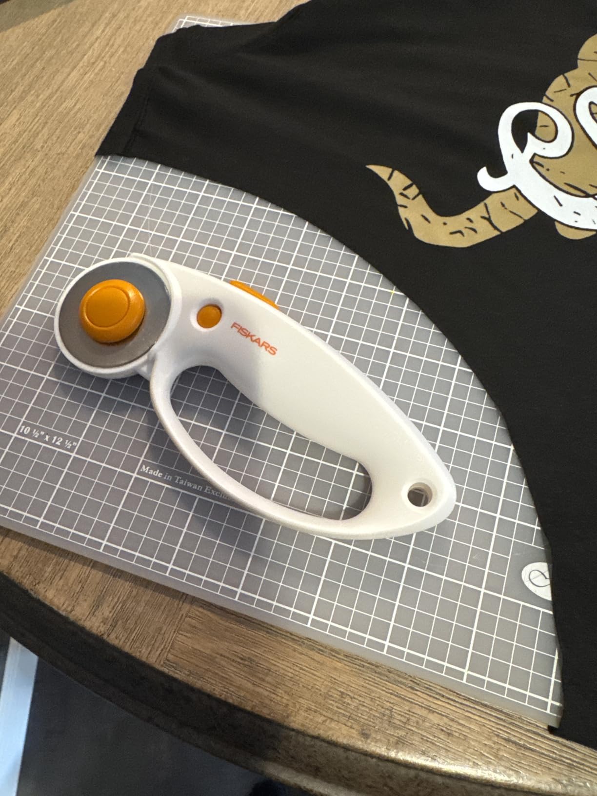 Fiskars 45mm Loop Rotary Cutter for Fabric, Arts, Crafts, Sewing customer photo 2