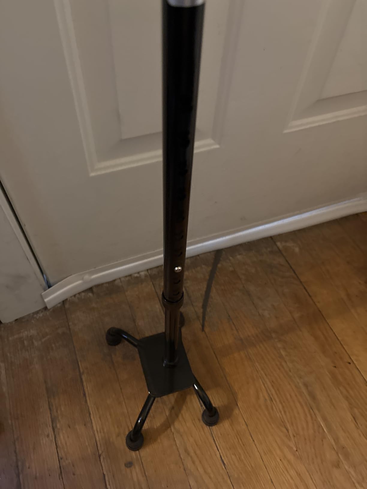 Medline Aluminum Quad Cane with Small Base, 300 lb Capacity, for Balance, Knee Injuries, Leg Surgery Recovery & Mobility, Portable, Sturdy Walking Aid for Seniors & Adults customer photo 2