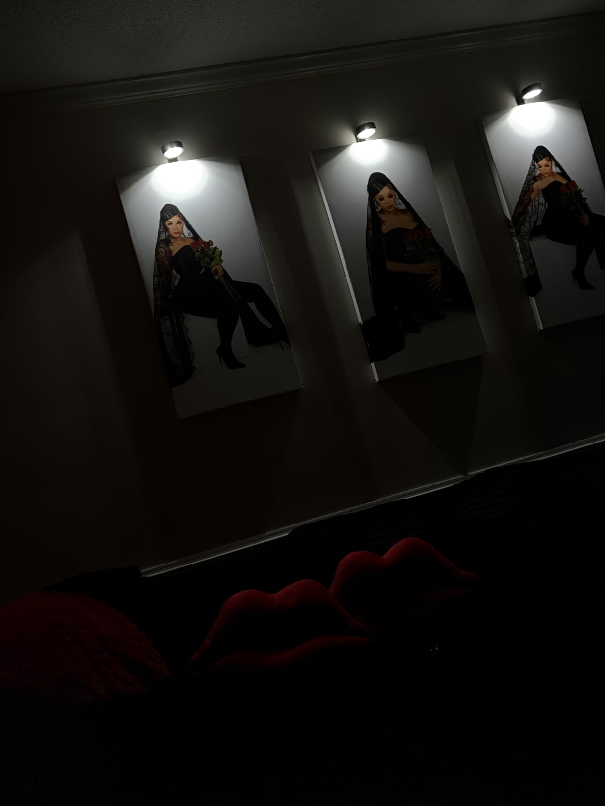 3Pack Picture Light Battery Operated Painting Lights for Wall Wireless Magnetic Display Art Light with Remote Control,Dimmable&Timer Portrait Light for Art Frame Artworking,Wall Decor Puck Lights-Gold customer photo 1