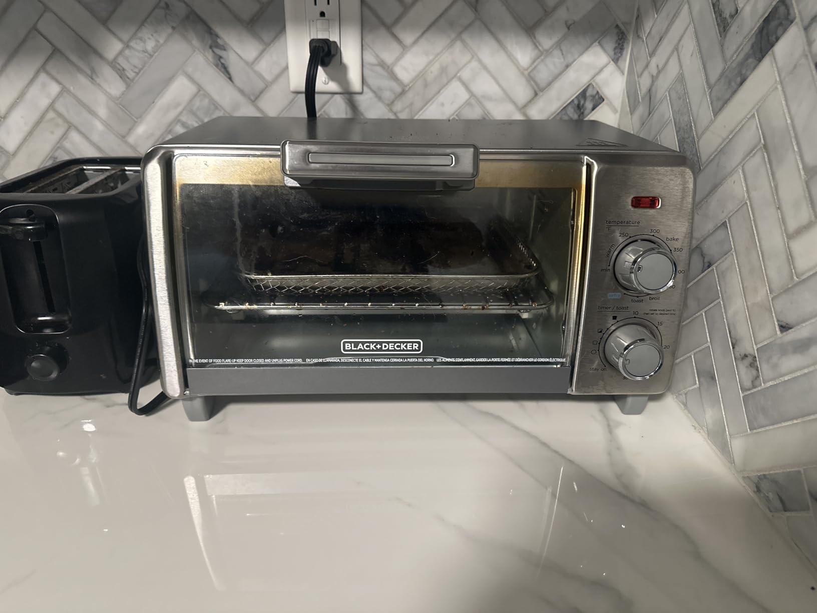 BLACK+DECKER 4-Slice Air Fry Toaster Oven, 5-in-1 Countertop Oven customer photo 2