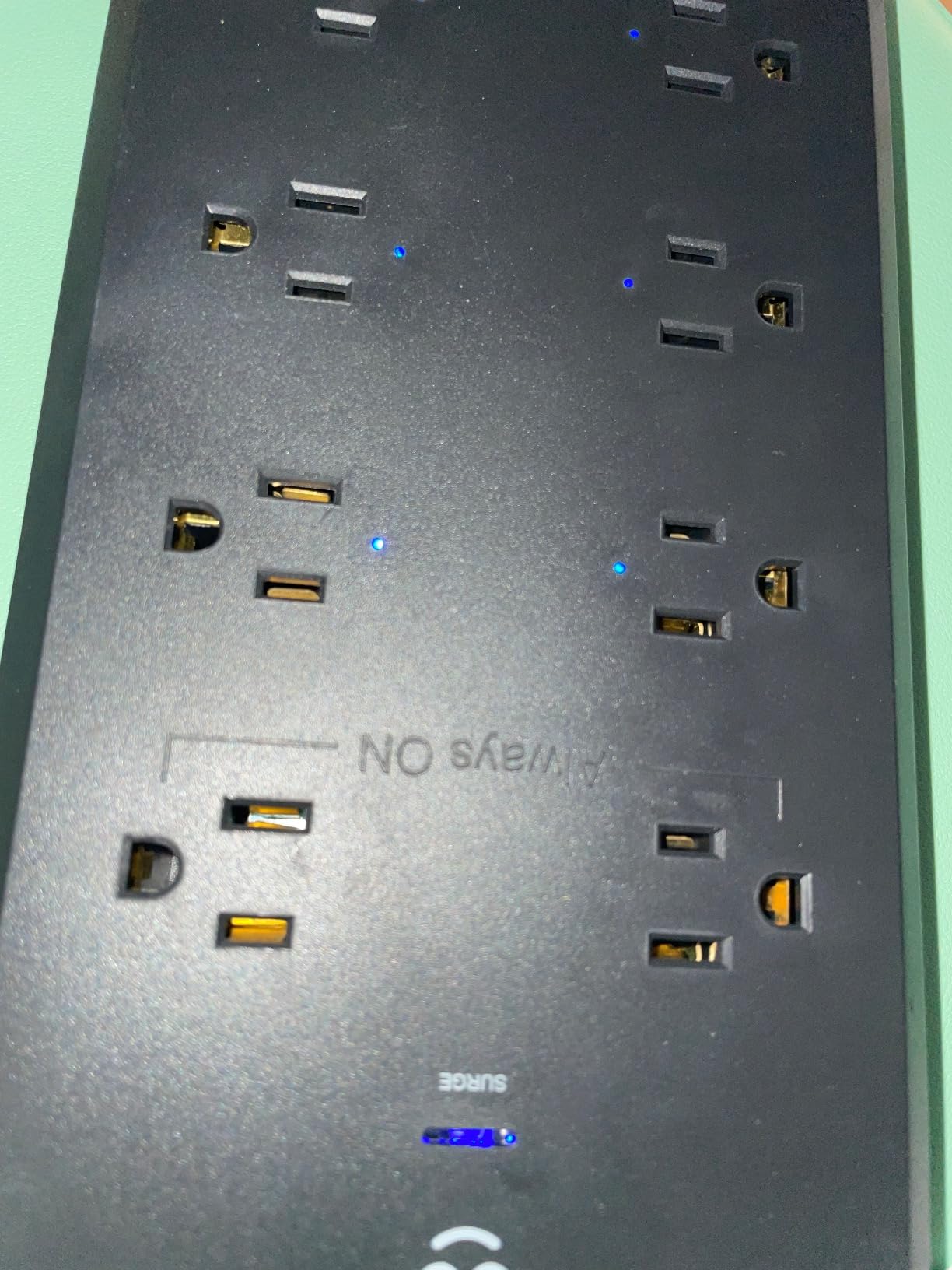 Geeni Surge Ultra Smart 8-Outlet Surge Protector, No Hub, 6 ft. Cord, Black customer photo 1