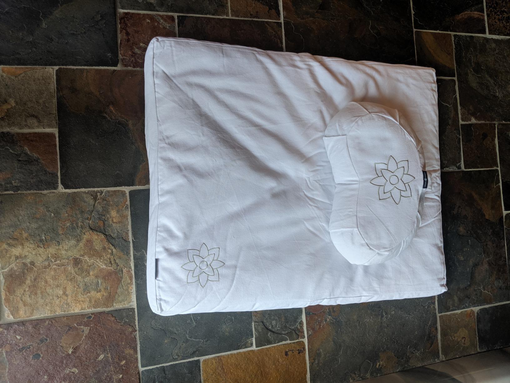 Mindful & Modern Large Meditation Cushion for Zafu Yoga - Meditation Pillow for Sitting on the Floor - Buckwheat Hull Filled Yoga Cushion with Removable, Washable 100% Cotton Cover and Carry Handle customer photo 1