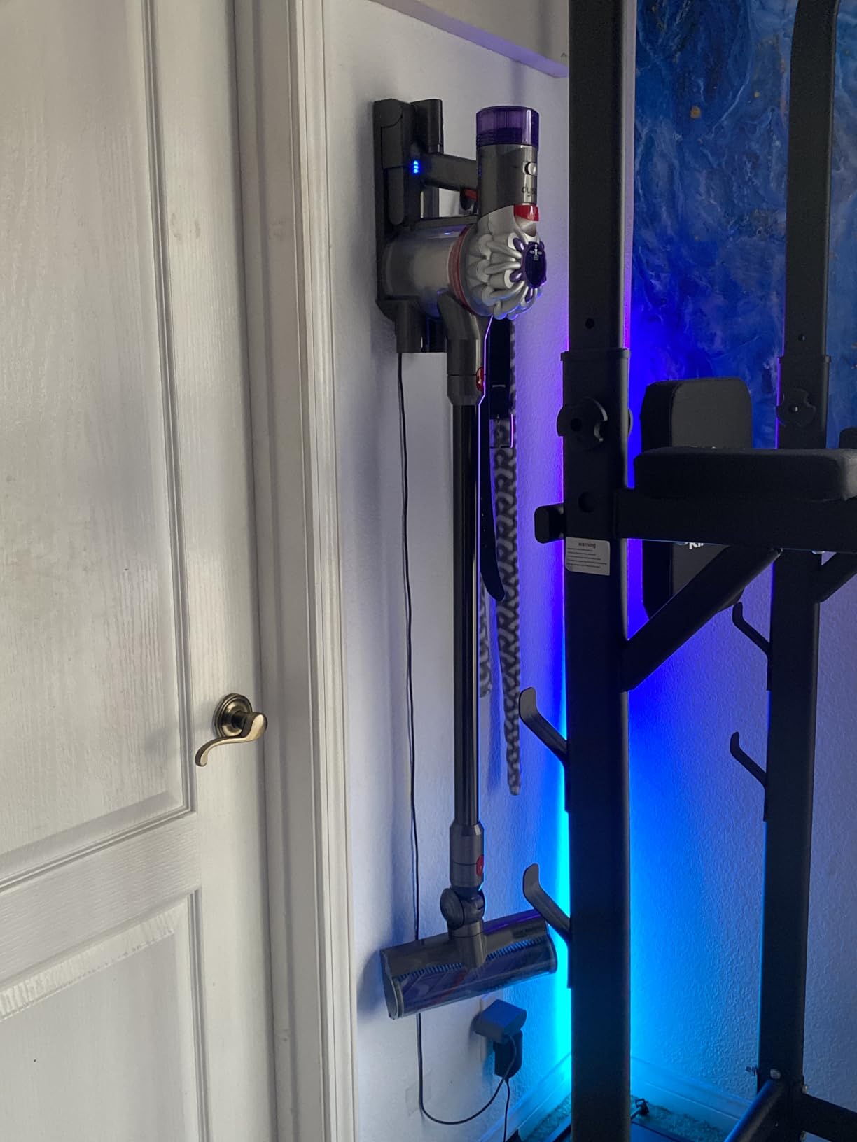 Dyson V8 Plus Cordless Vacuum, Cleans Hard Floors and Carpets, Detangles, Converts to Handheld, 115AW, 2 Power Modes, Up to 40 Minutes¹ customer photo 2