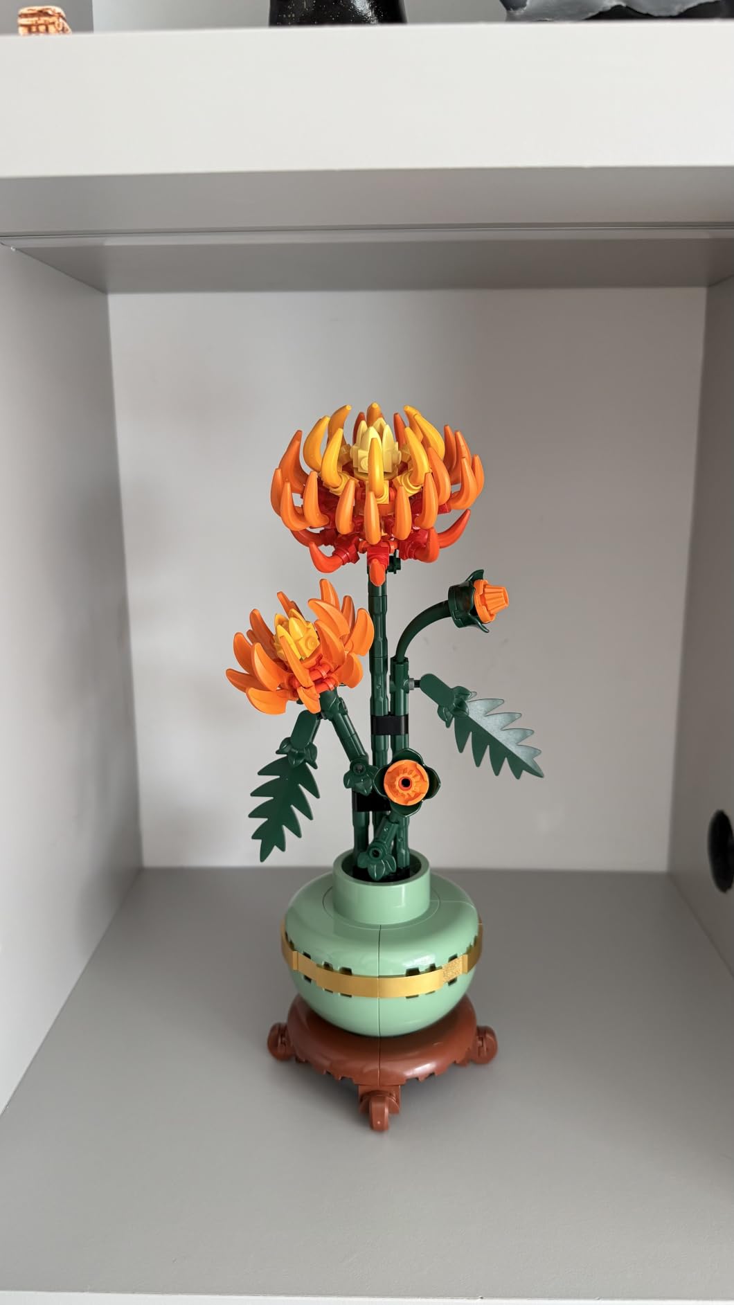 LEGO Botanicals Chrysanthemum Building Set for Adults Ages 18+ - Artificial Flower for Dinner Table Centerpieces & Decoration - Gift for Birthdays - 10368 customer photo 1