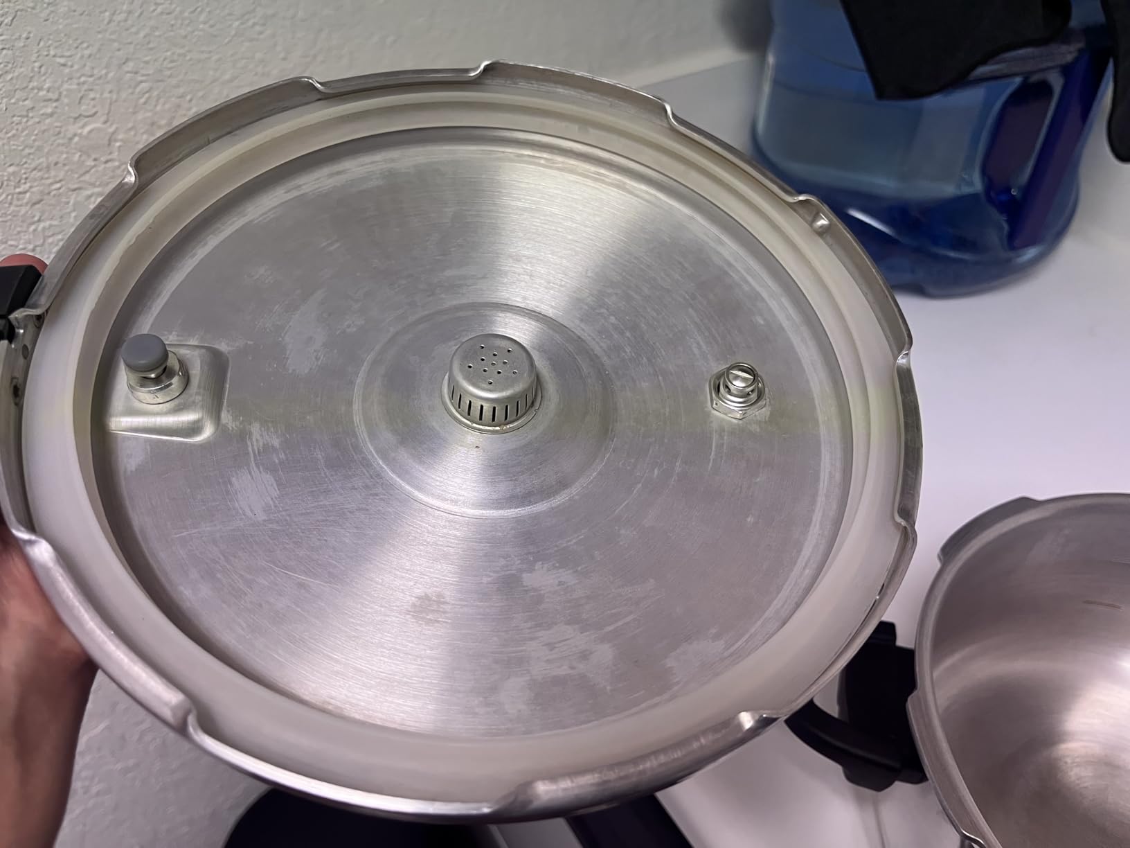 IMUSA 7 Quart Stovetop Aluminum Presure Cooker with safety valves for risk-free opening customer photo 2