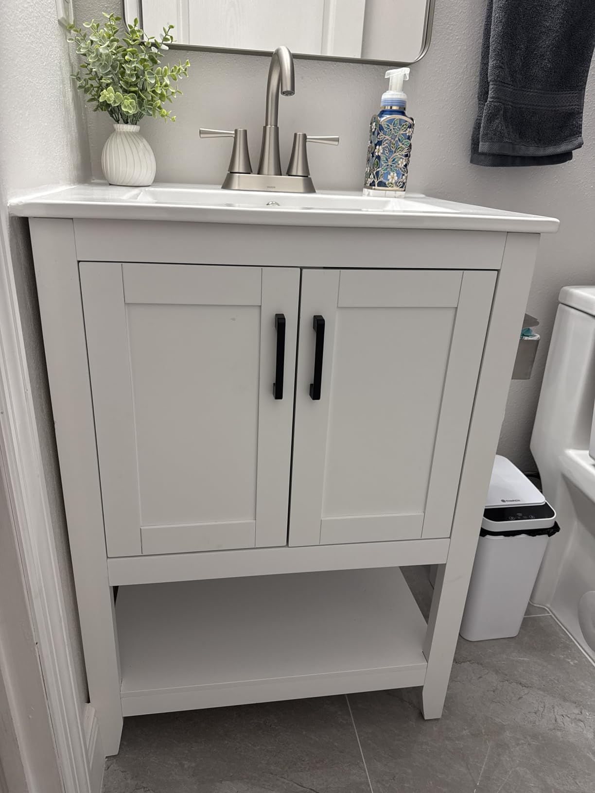 Yaheetech 24 Inch Freestanding Bathroom Vanity with Ceramic Sink, White customer photo 2