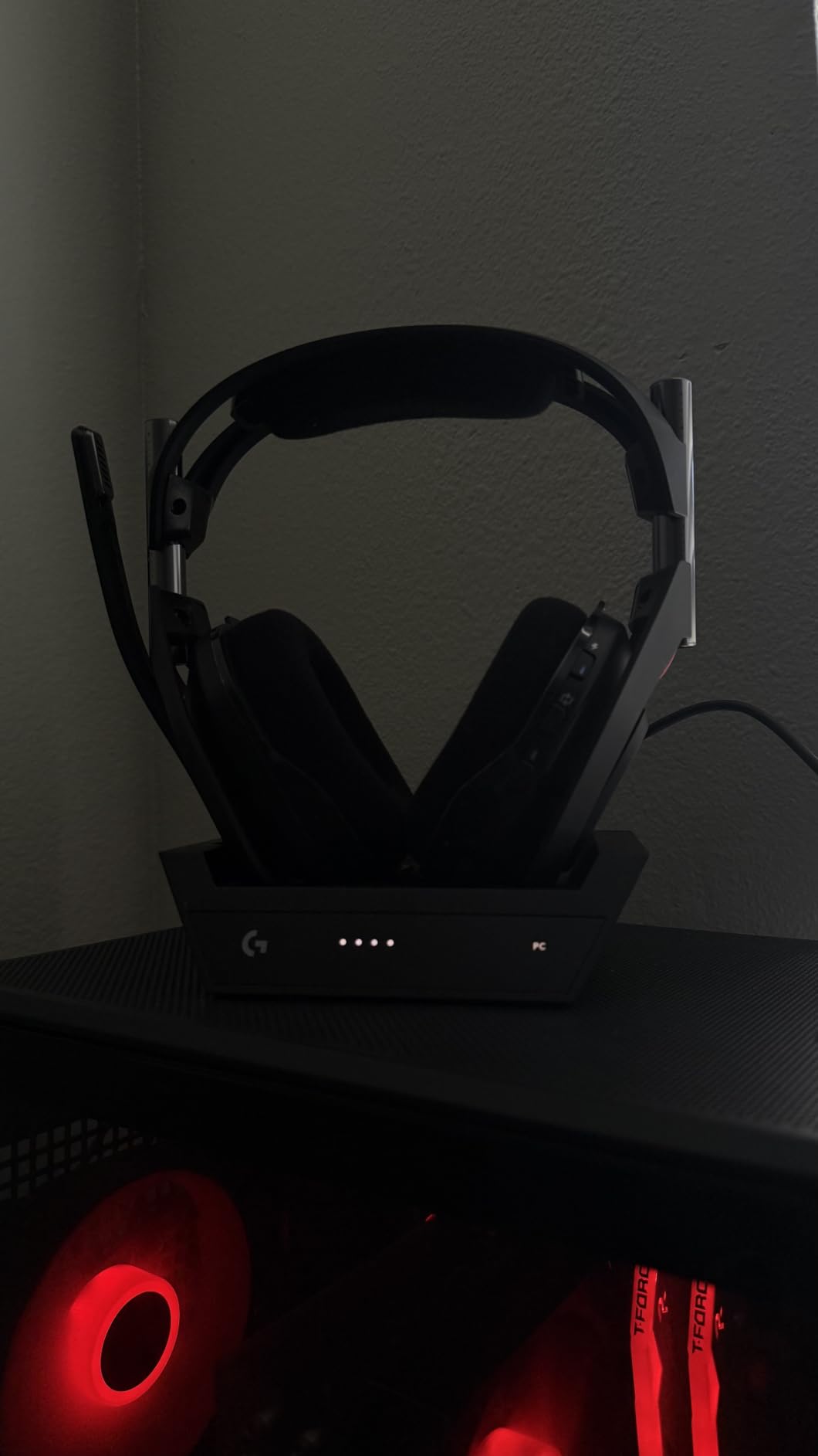 Logitech G Astro A50 Multi-Platform Wireless Gaming Headset - Black | For PS5, Xbox, PC, Switch - PLAYSYNC Audio Switcher, 2.4GHz & BT customer photo 2