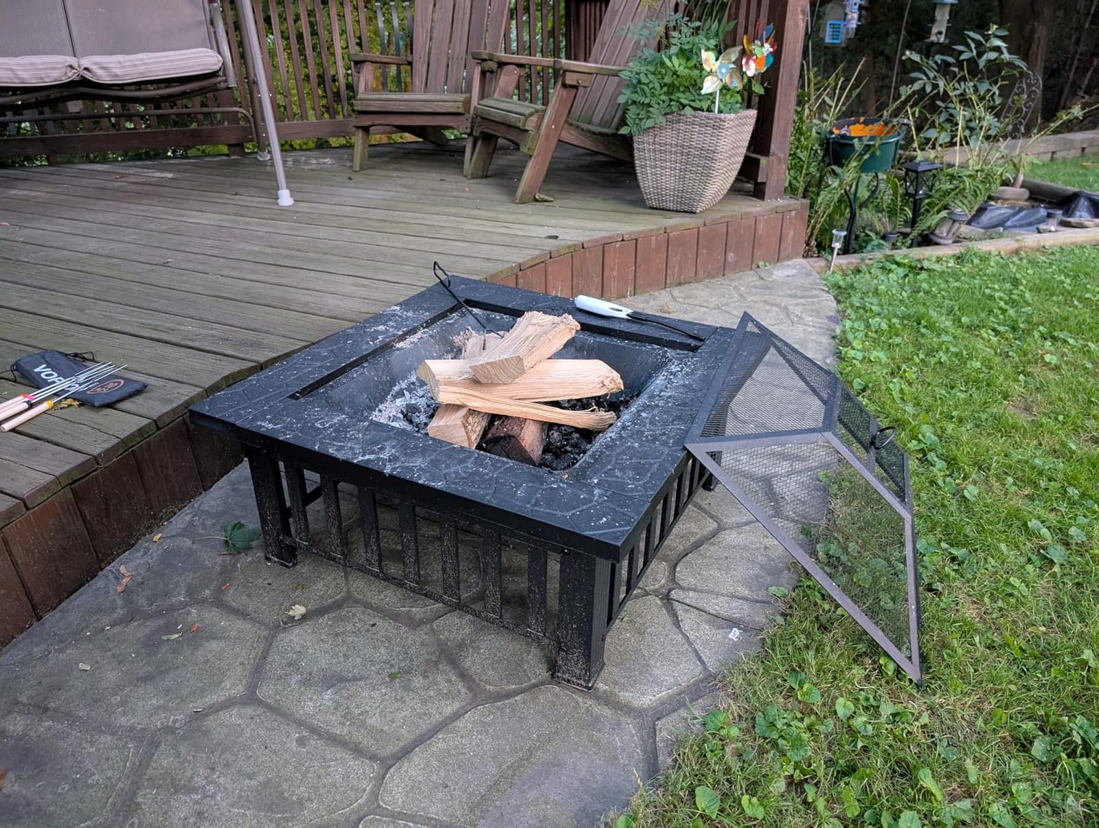 EcoNook 32 inch Square Outdoor Fire Pit Table with Spark Screen customer photo 2