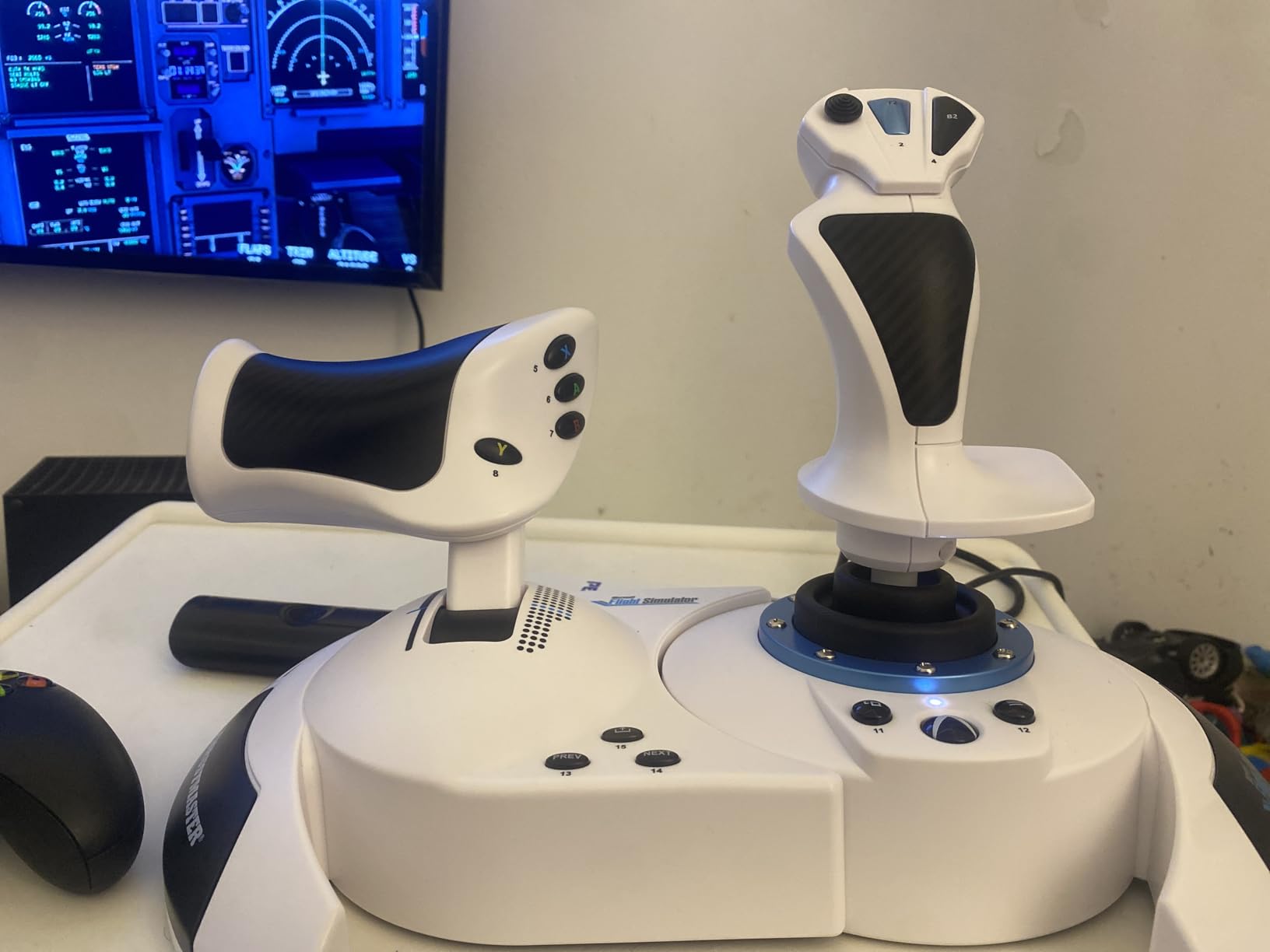 Thrustmaster T-Flight Hotas One MSFS 2024 Collector Edition - XBOX & PC customer photo 2