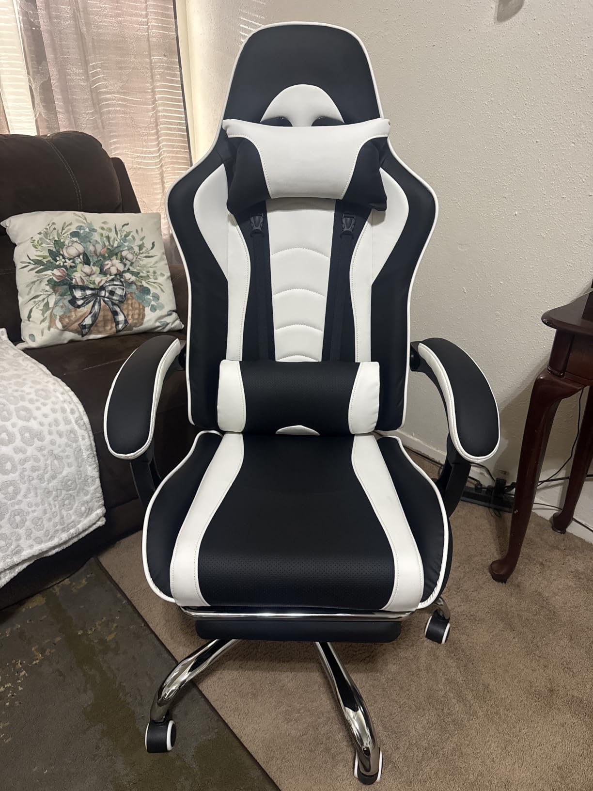 Yaheetech Gaming Chair with Footrest Massage Lumbar Pillow Black and White customer photo 1