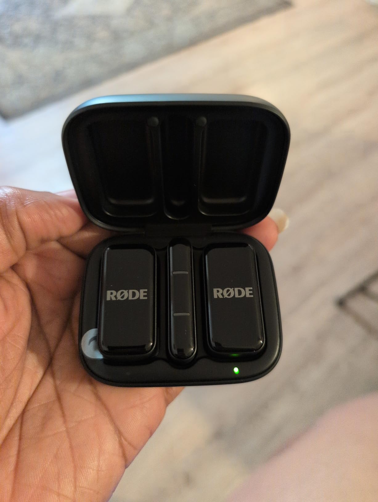 RØDE Wireless Micro (2 Mics + Charging Case), USB-C for iPhone & Android customer photo 1