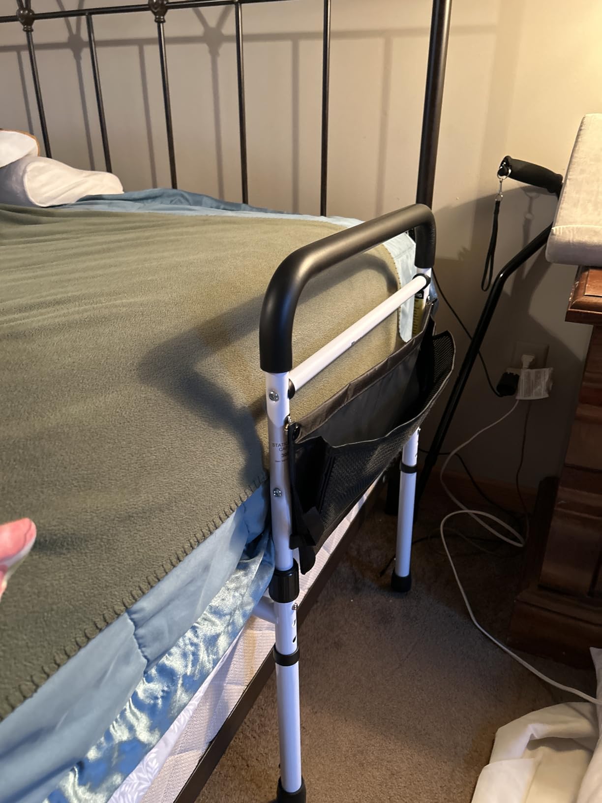 Vaunn Medical New Adjustable Bed Assist Rail Handle (Passed ASTM F3186-17 Safety Standard) and Hand Guard Grab Bar, Bedside Safety and Stability (Tool-Free Assembly) (Black) customer photo 1