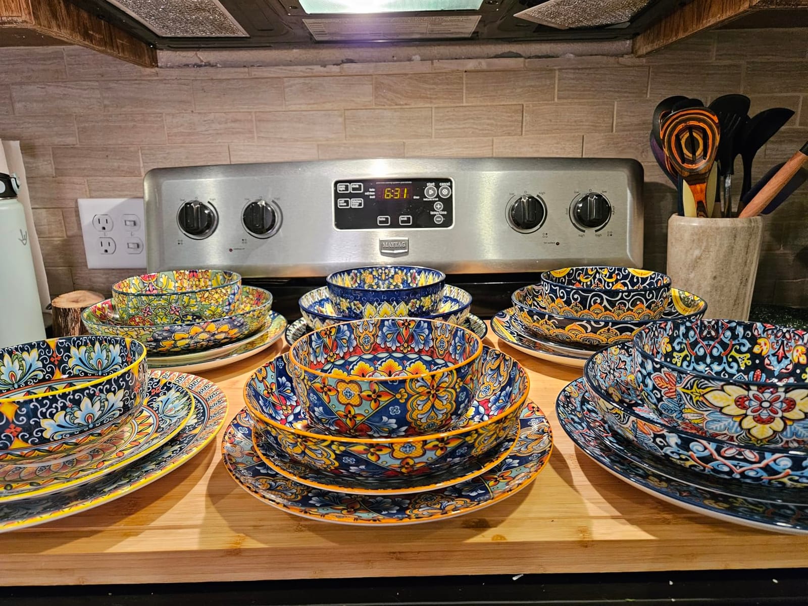 vancasso 24 Pieces Dinnerware Sets for 6, Porcelain Plates and Bowls Set, Boho Dishes Set, Microwave and Dishwasher Safe, Scratch Resistant, Series SIMI customer photo 2