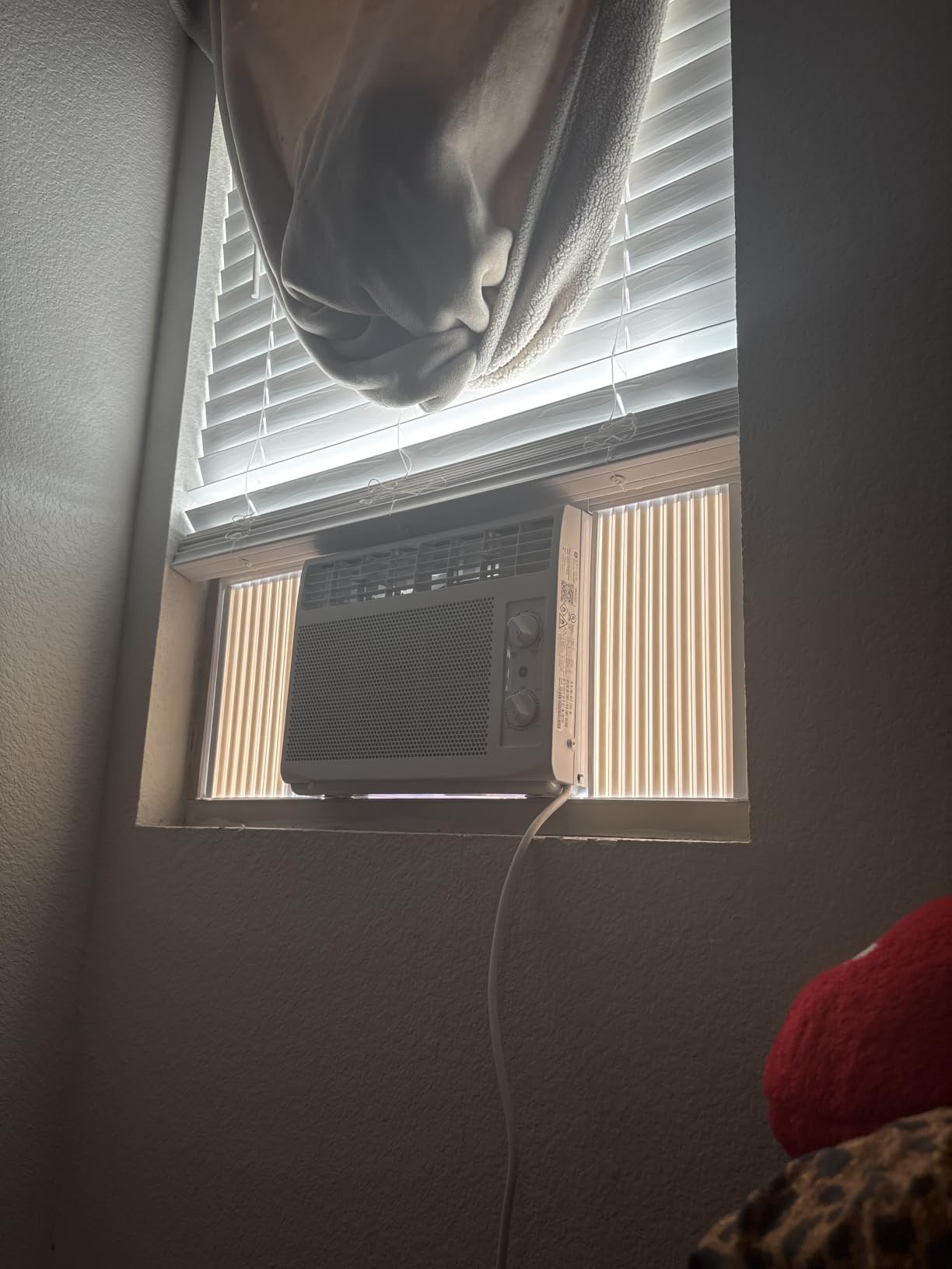 GE Window Air Conditioner 5,000 BTU AC Unit for Small Spaces up to 150 sq ft with Manual Controls & 2 Cooling Modes, Easy Install Kit, White customer photo 2