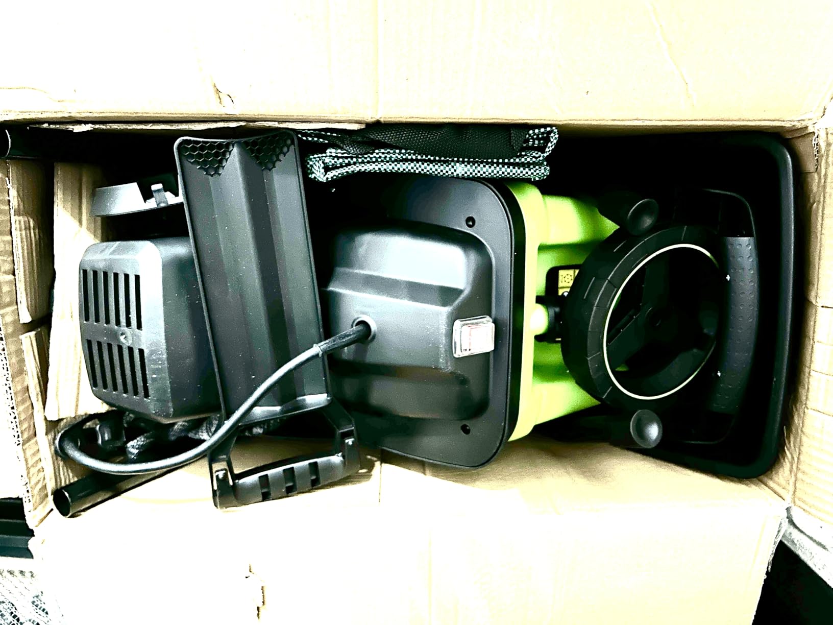 GreenSweep XL Bladeless Leaf Shredder & Mulcher | Powerful 15 Amp, 9,000RPM Motor for 18:1 Reduction Ratio customer photo 2