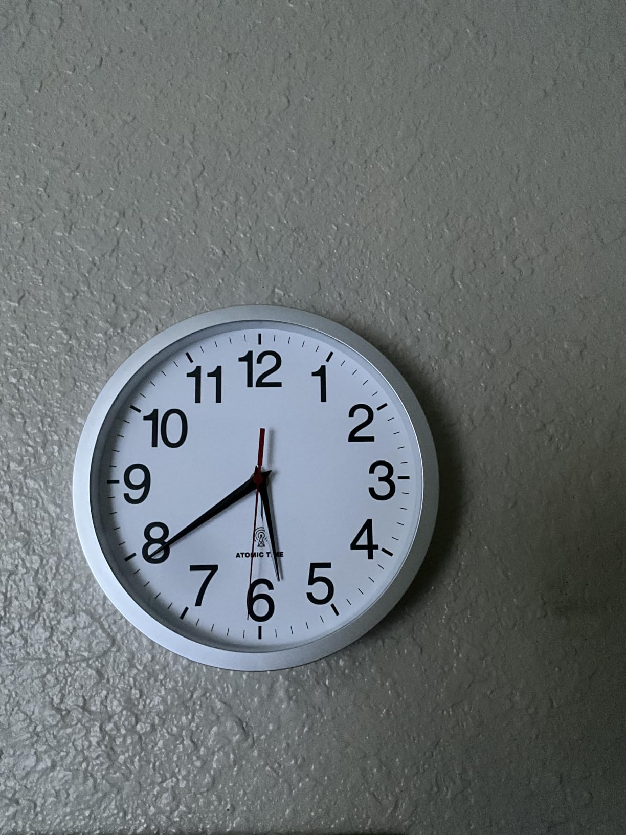 Rohioue Wall Clock Analog 18 Inch Black Battery Operated Silent Clock customer photo 2