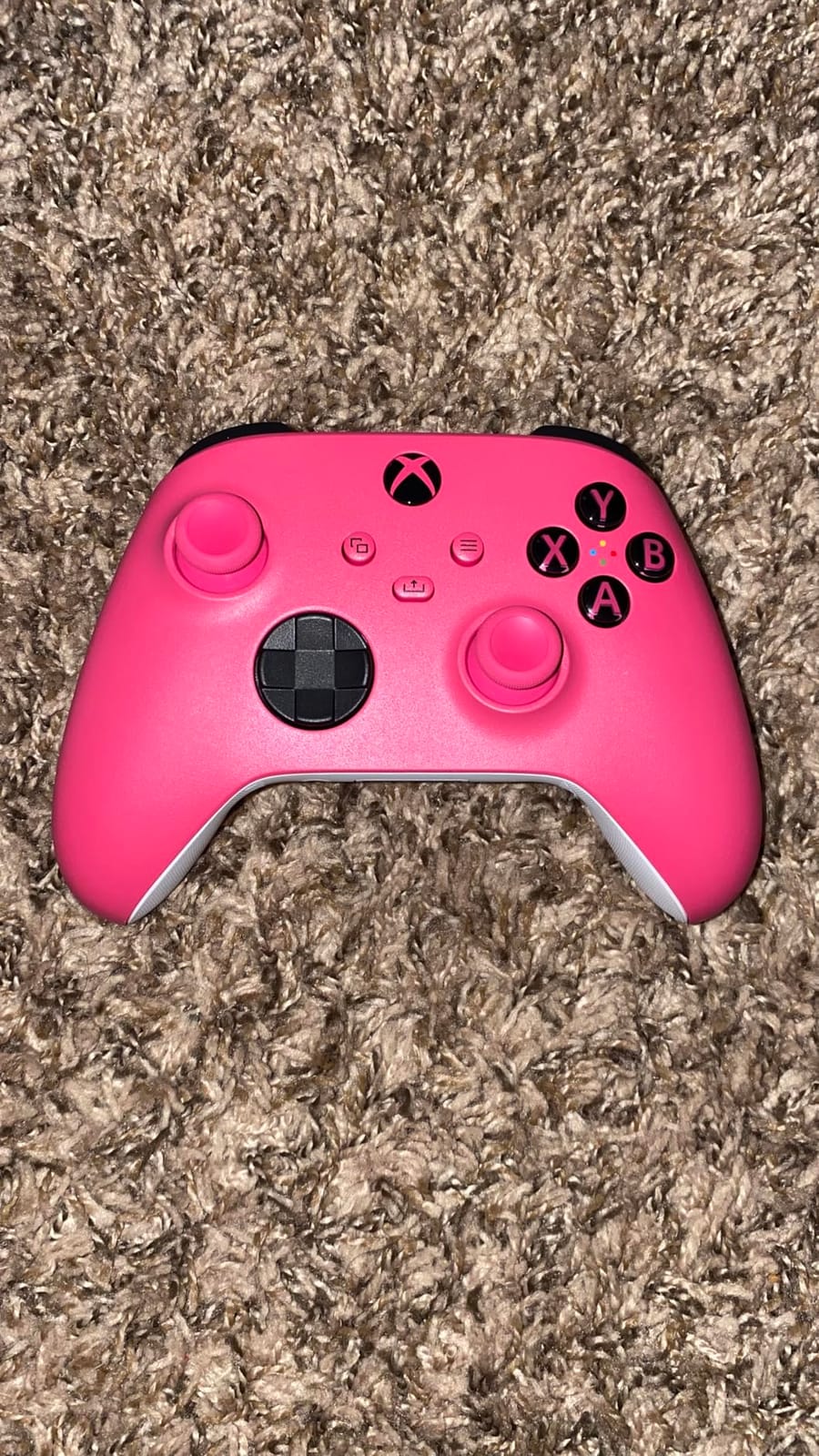 Xbox Wireless Gaming Controller | Deep Pink | Consoles, PCs, TVs, mobile, and more | Textured Grip | Wireless, Bluetooth, USB-C Connectivity customer photo 2