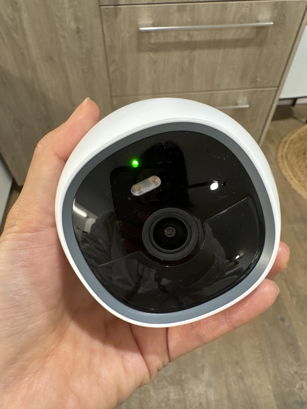 youkey S320 Magnetic Wire-Free Camera 2.5K QHD Security Camera with Dual Band WiFi 6, Built-in 8GB Storage, Color Night Vision, AI Human Pet Detection, IP65, No Monthly Fees customer photo 1