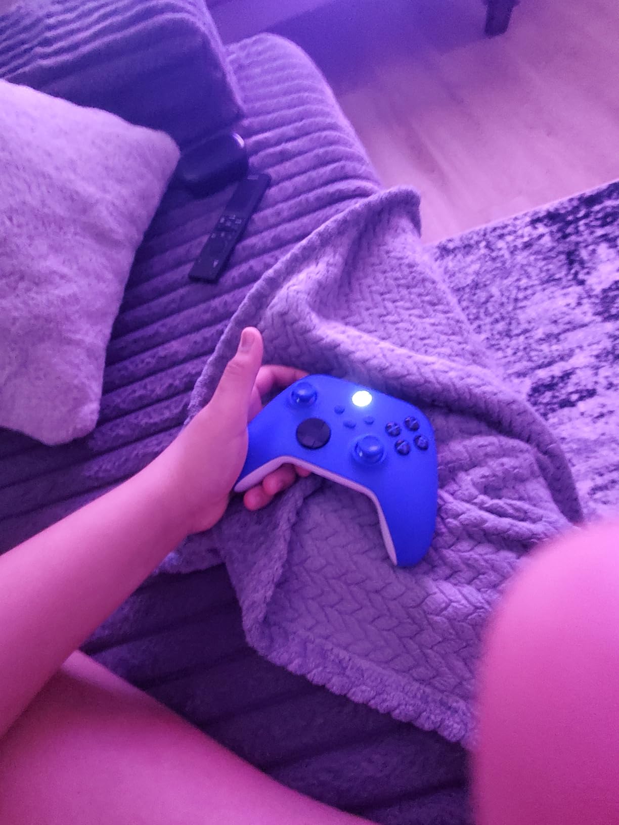 XBOX Wireless Gaming Controller | Shock Blue | Consoles, PCs, TVs, mobile, and more | Textured Grip | Wireless, Bluetooth, USB-C Connectivity customer photo 1