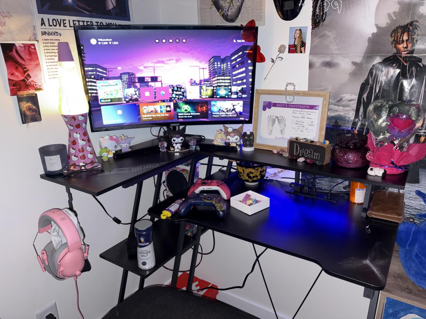 Korfile 40 Inch Gaming Desk with Power Outlet, LED, Carbon Fiber Black customer photo 1