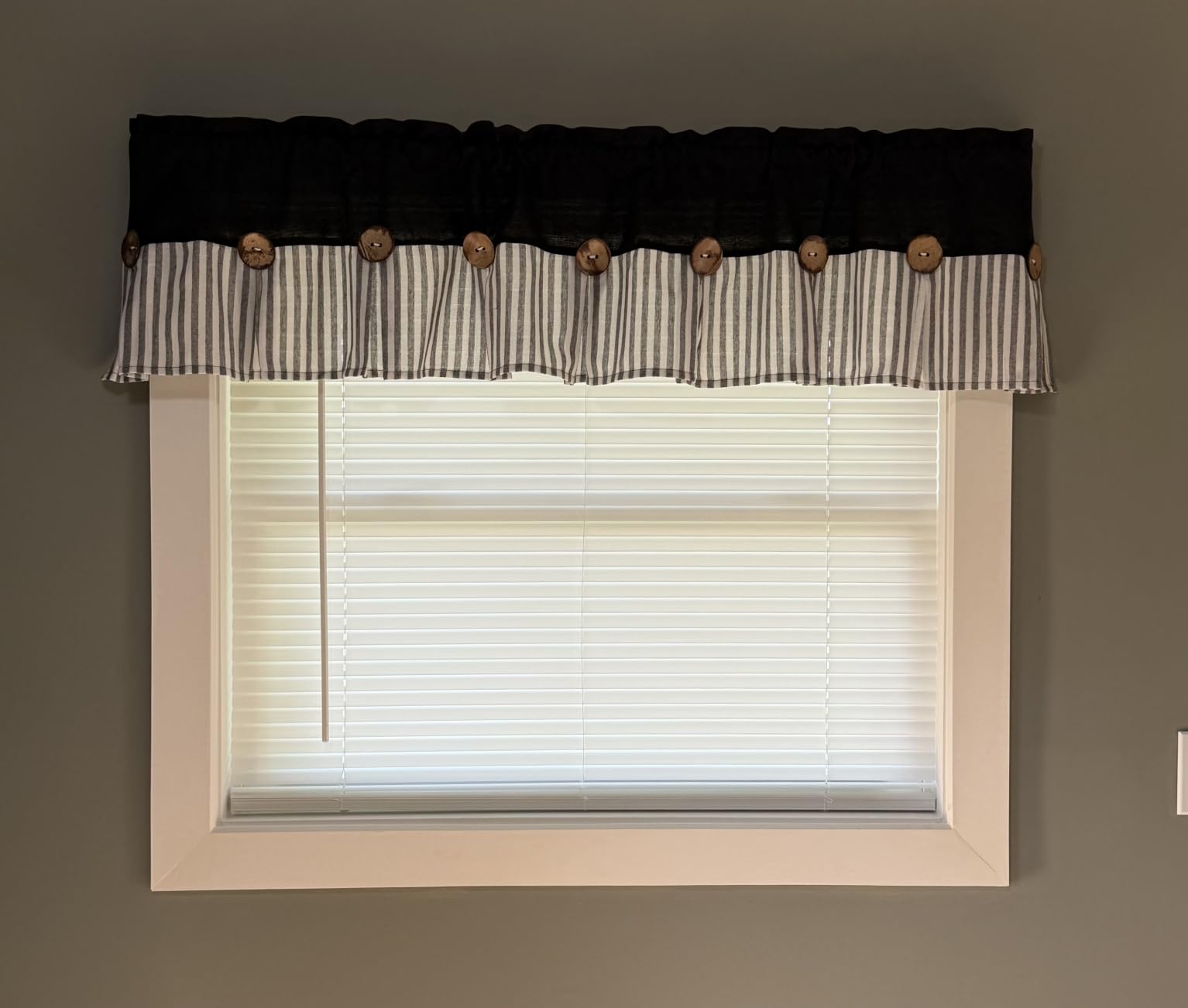 ASPMIZ Cotton Linen Kitchen Valance Curtains, Boho Rustic Button Linen Valances for Windows Farmhouse, Black with Grey Stripe Valance Window Topper Treatment Window Valances for Bathroom, 52 x 18 Inch customer photo 1