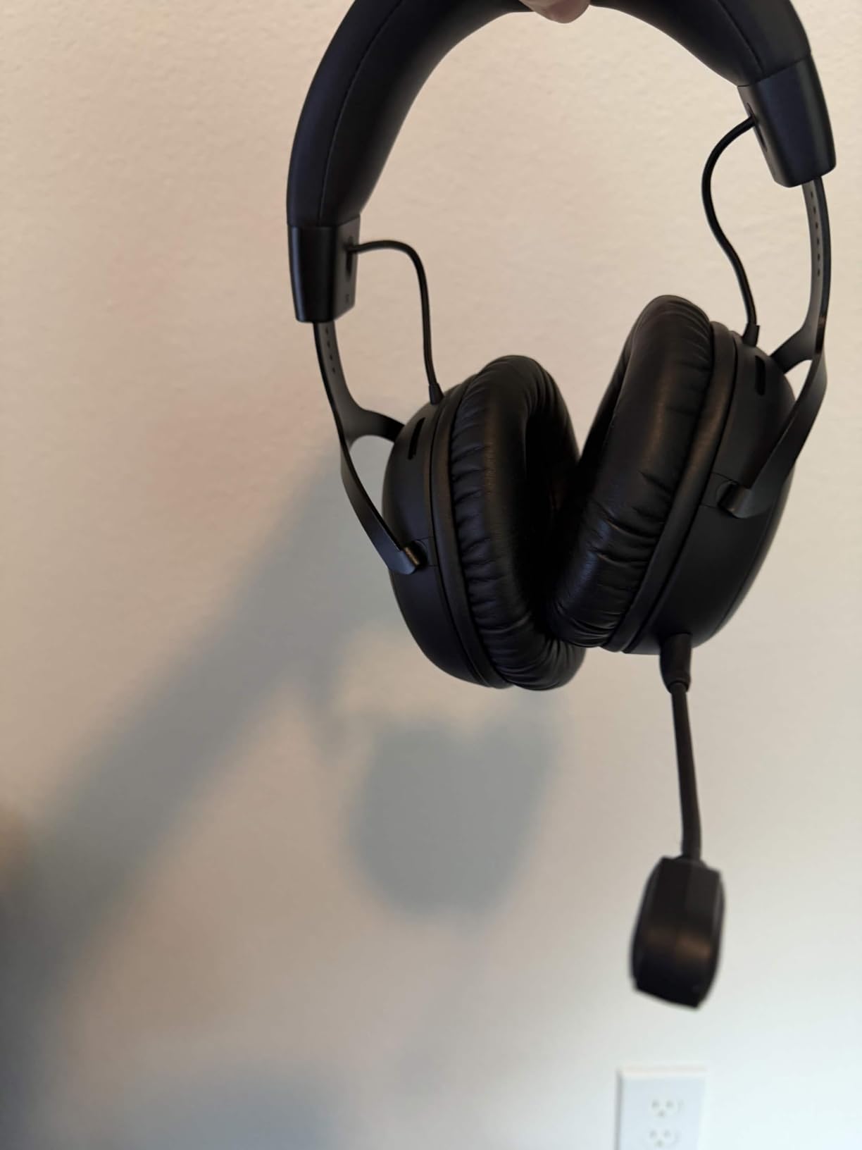 HyperX Cloud III S – Wireless Gaming Headset for Multi-Platform, 2.4GHz, Bluetooth, Battery Life up to 120 Hours 2.4GHz / 200 Hours Bluetooth, 53mm Angled Drivers, Detachable Mic – Black customer photo 2