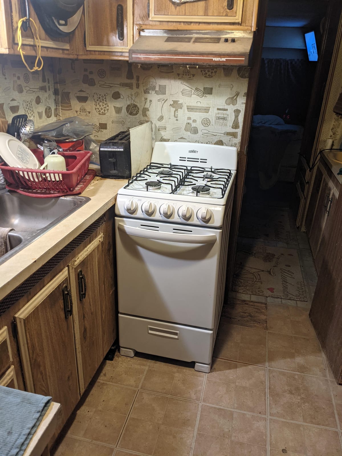Summit 20” Inch Wide Gas Range, 4 Sealed Burners, 2.3 cu.ft. Oven (ADA Compliant)- RG201B (Black) customer photo 1