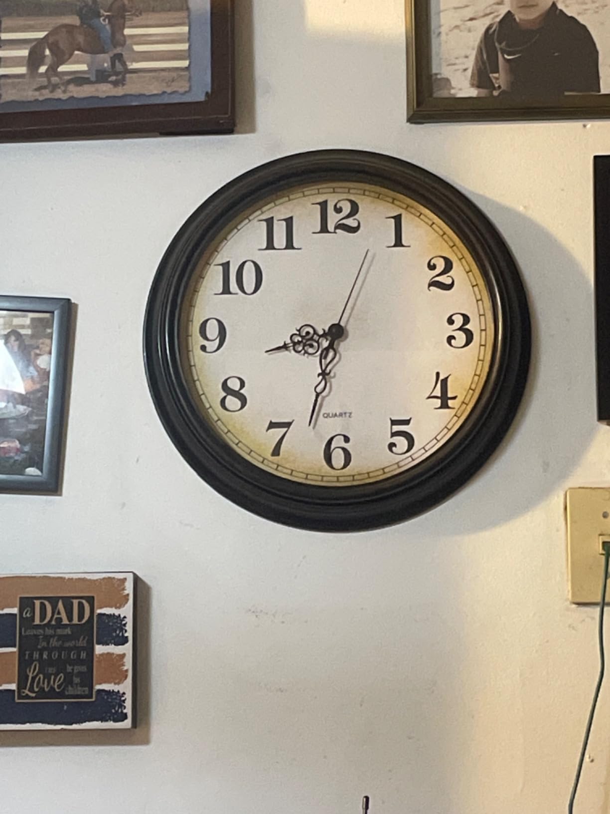 Yoiolclc 24 Inch Large Wall Clock for Living Room Decor,Silent Vintage Wall Clocks Battery Operated for Living Room Farmhouse Office Gifts(Bronze) customer photo 1