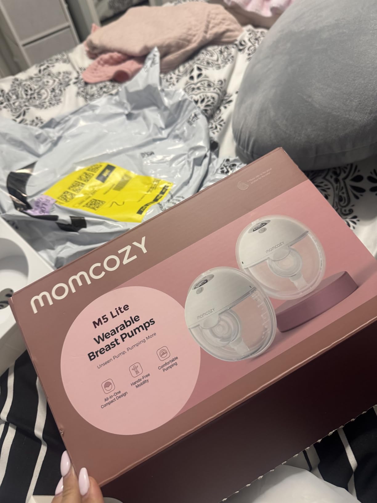 Momcozy M5 Smart APP Controlled Wearable Breast Pump, 2-Pack Cozy Red customer photo 1