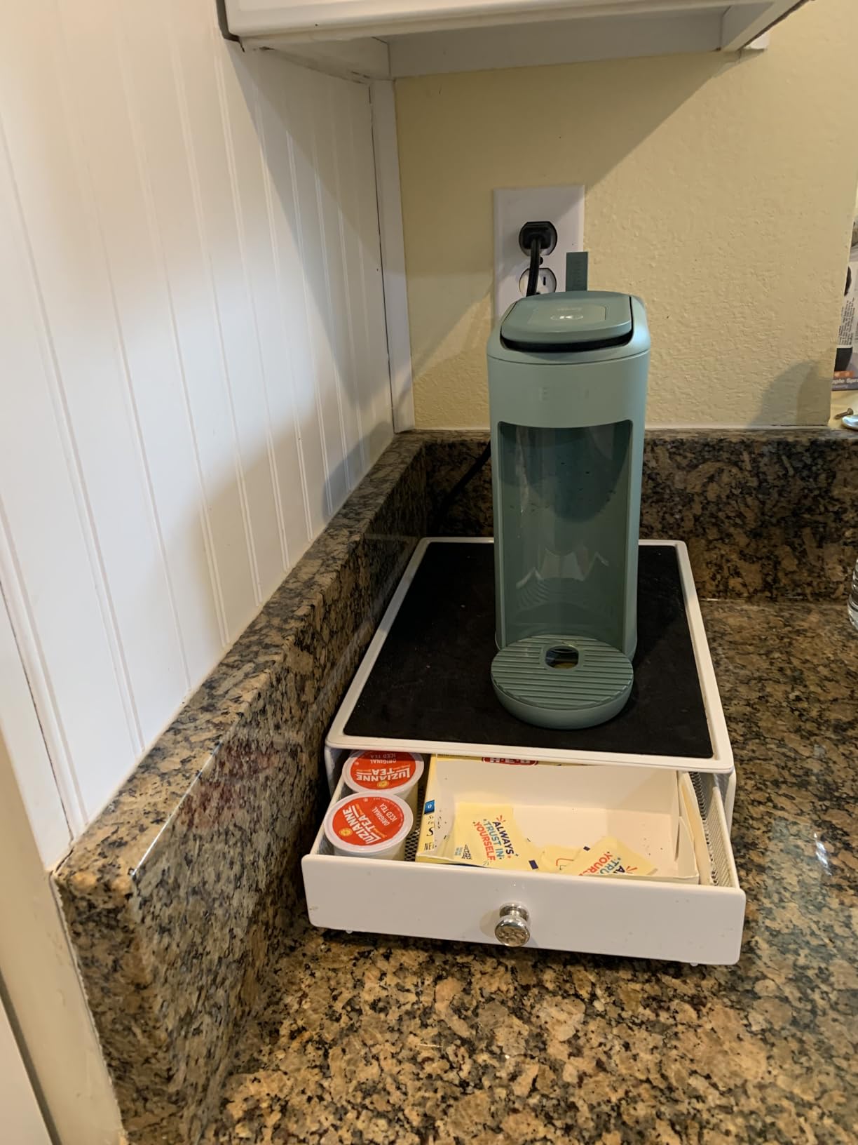 Keurig K-Mini Mate Single Serve K-Cup Pod Coffee Maker, Brews Up to 12 oz Cup, Compact Portable Coffee Machine for Small Spaces, Great for Dorms & Offices, Glamping Green customer photo 1