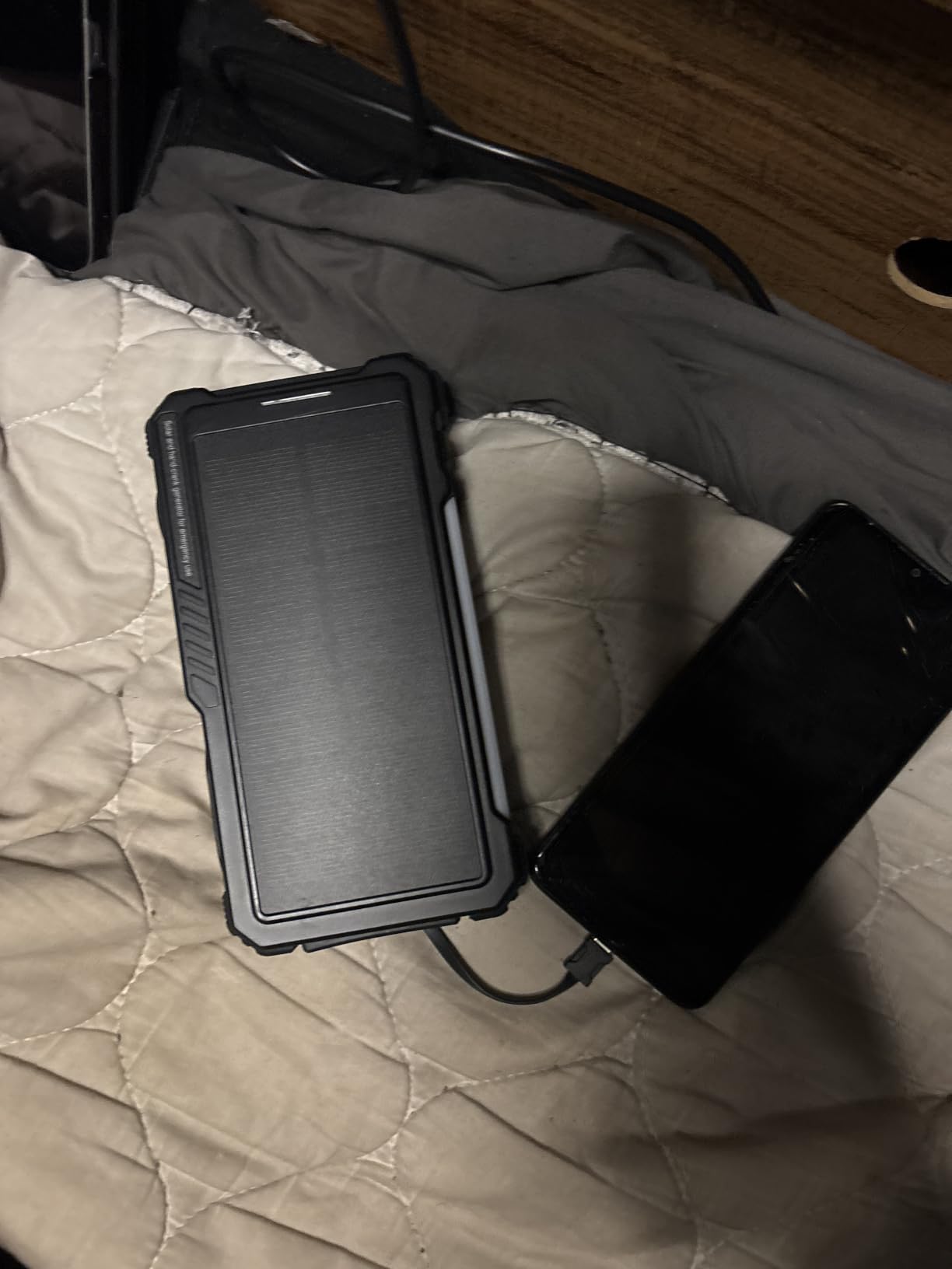 BLAVOR Solar Power Bank with Hand Crank and Built-in 4 Cables 20000mAh customer photo 2