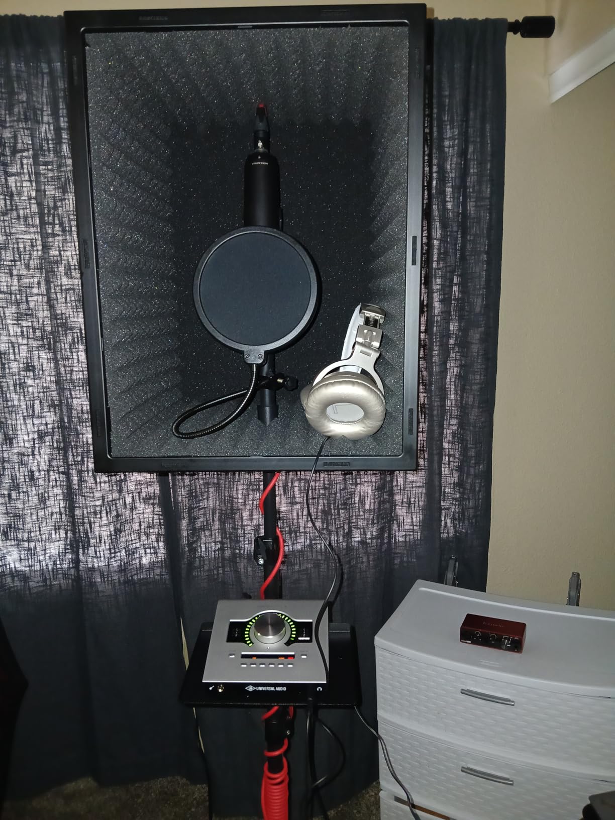 TONOR Microphone Isolation Shield for Studio with Tripod Stand, Vocal Booth customer photo 2