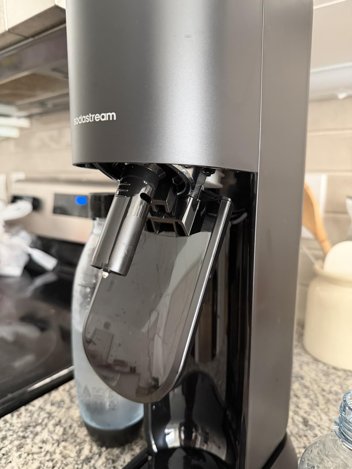SodaStream MIX™, Sparkling Drink maker & Soda Maker Kit, Carbonates Any Drink, With Dishwasher Safe Carbonating Bottles and 1 CO2 Cylinder/Carbonator, Makes Up To 60L* Drinks, Black customer photo 1