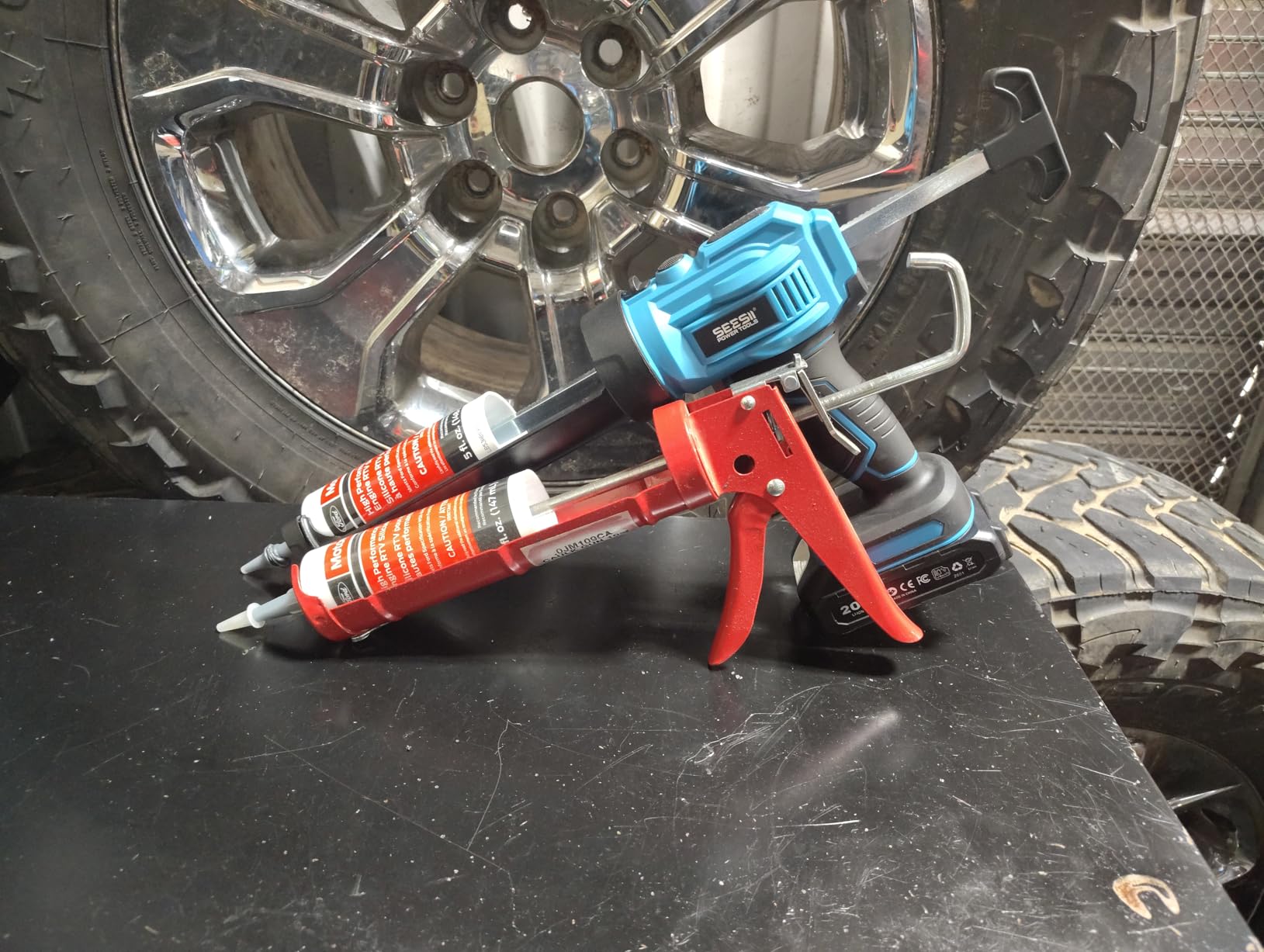 SEESII Electric Caulking Gun, Upgraded Brushless Motor w/2 x 2.0Ah customer photo 2