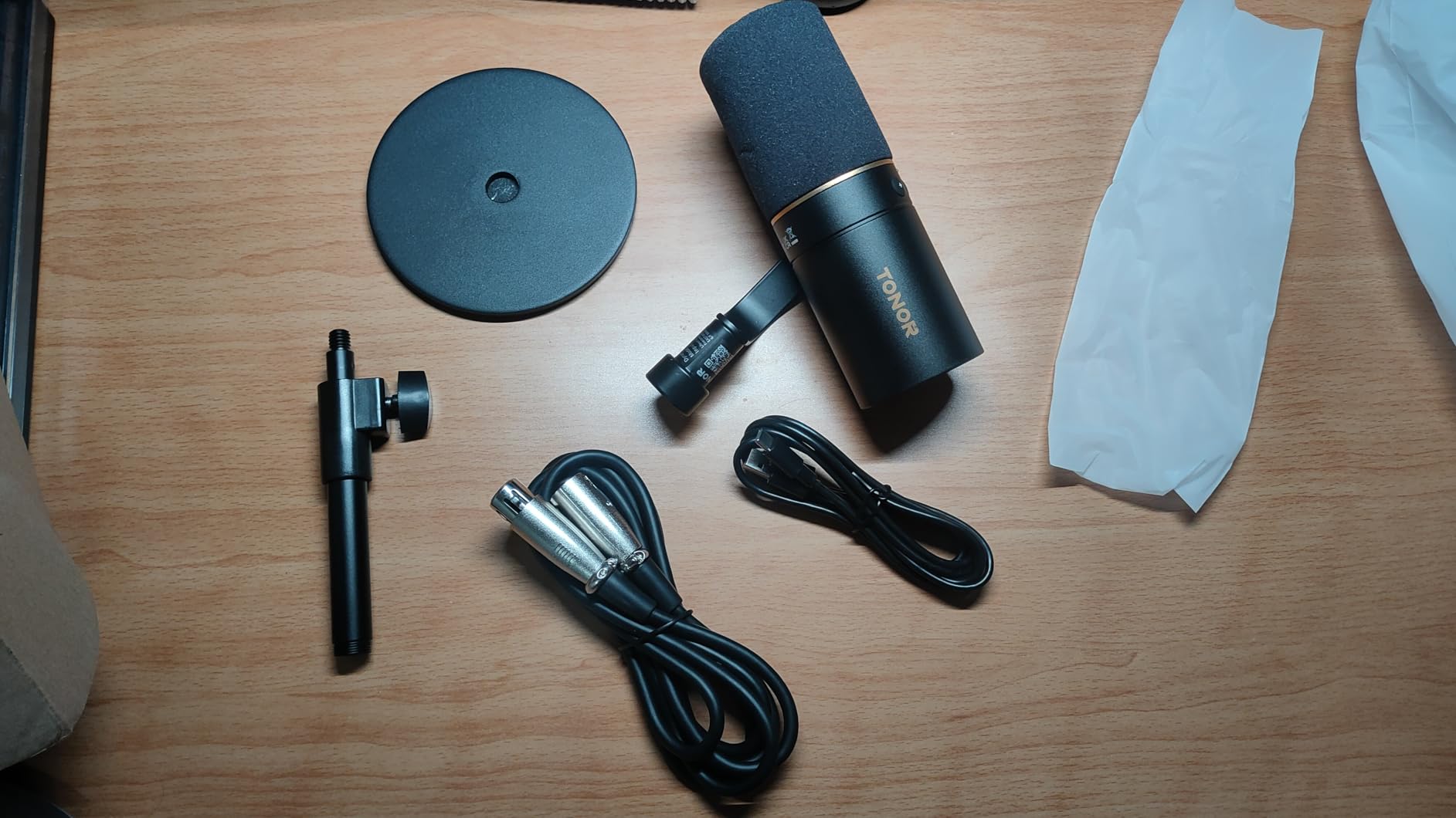 TONOR Dynamic Podcast Microphone Kit, Audio Interface and XLR/USB Mic for Podcasting, Recording, XLR Cardioid Studio Mic with Quick Mute, 3.5mm Jack, Volume Control, Microfono with Boom Arm, Black, E7 customer photo 1