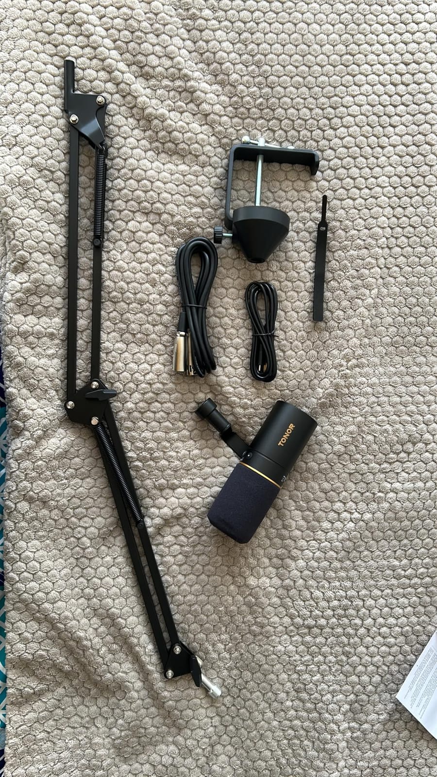 TONOR Dynamic Podcast Microphone Kit, Audio Interface and XLR/USB Mic for Podcasting, Recording, XLR Cardioid Studio Mic with Quick Mute, 3.5mm Jack, Volume Control, Microfono with Boom Arm, Black, E7 customer photo 2