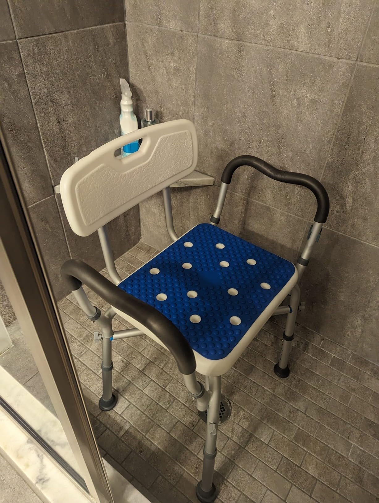 KingPavonini 360° Swivel Shower Chair for Inside Shower, 550 LB Heavy Duty | Stable Flat Tube Frame, Shower Chair for Elderly and Disabled, 360° Swivel with 90° Lock, M-Shaped Anti-Slip Seat, Tool-Free customer photo 2